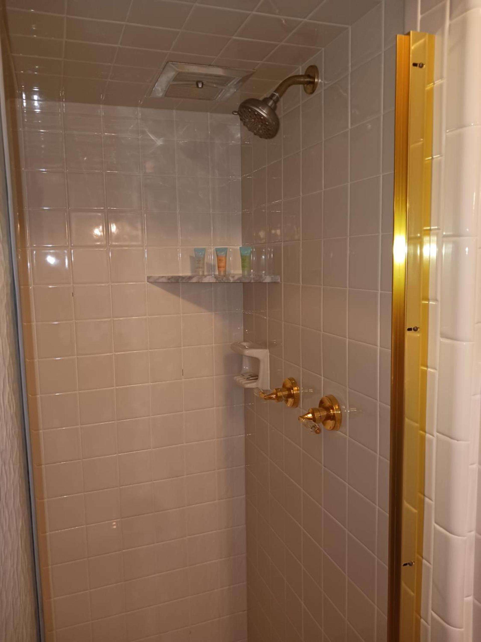 Lee House Inn photo 37