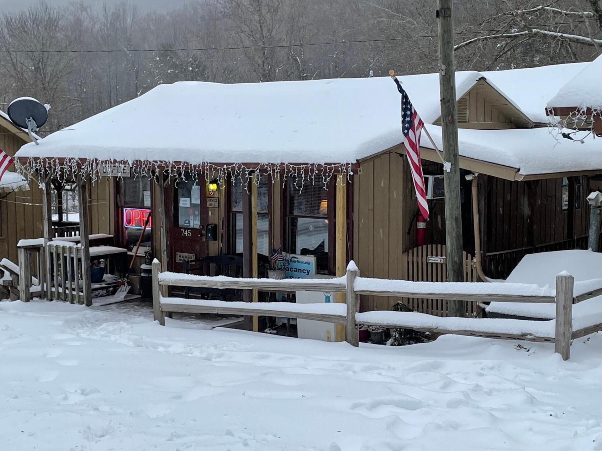 The Evening Shade River Lodge and Cabins photo 42