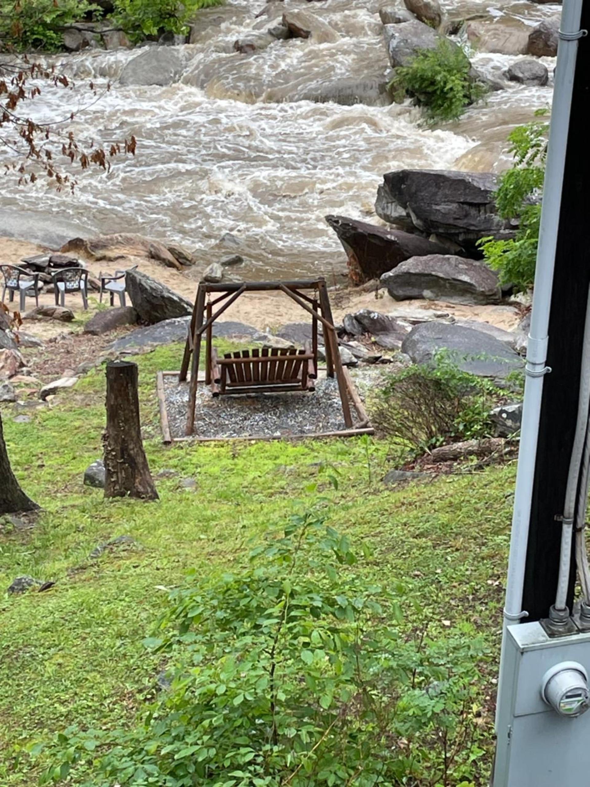 The Evening Shade River Lodge and Cabins photo 58