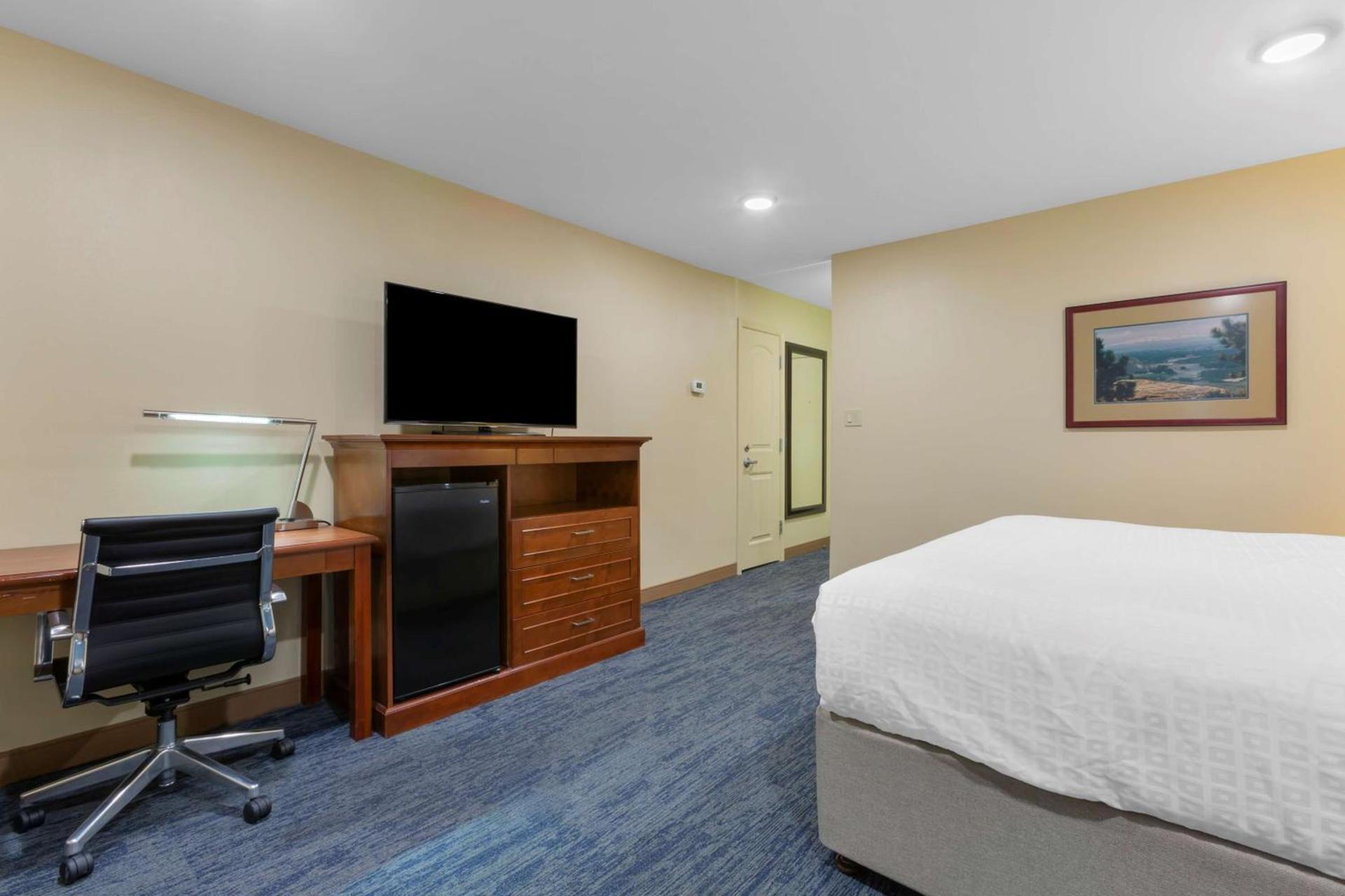 Best Western Plus Clocktower Inn photo 13
