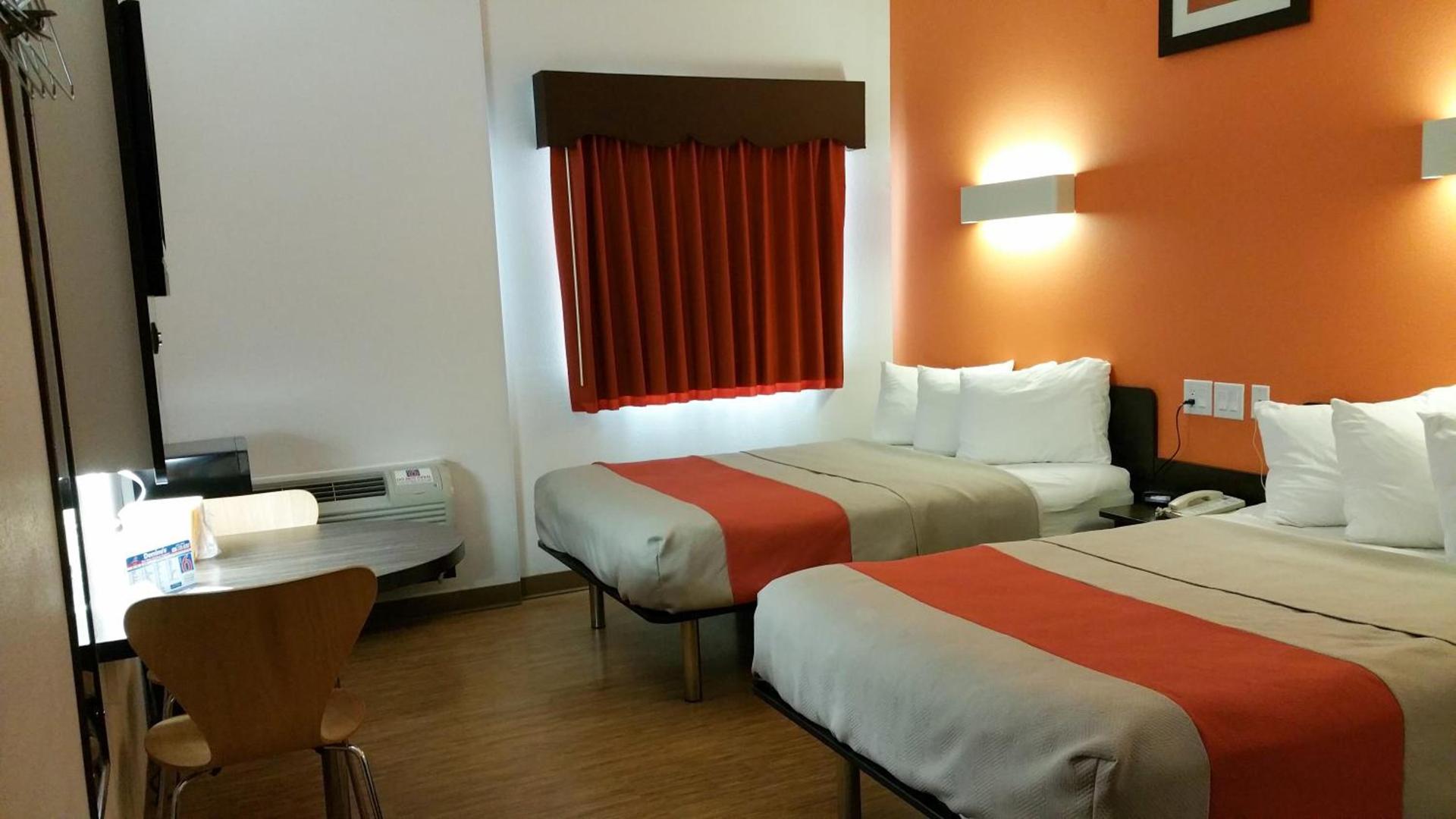 Motel 6-Eagle Pass, TX - Lakeside photo 30