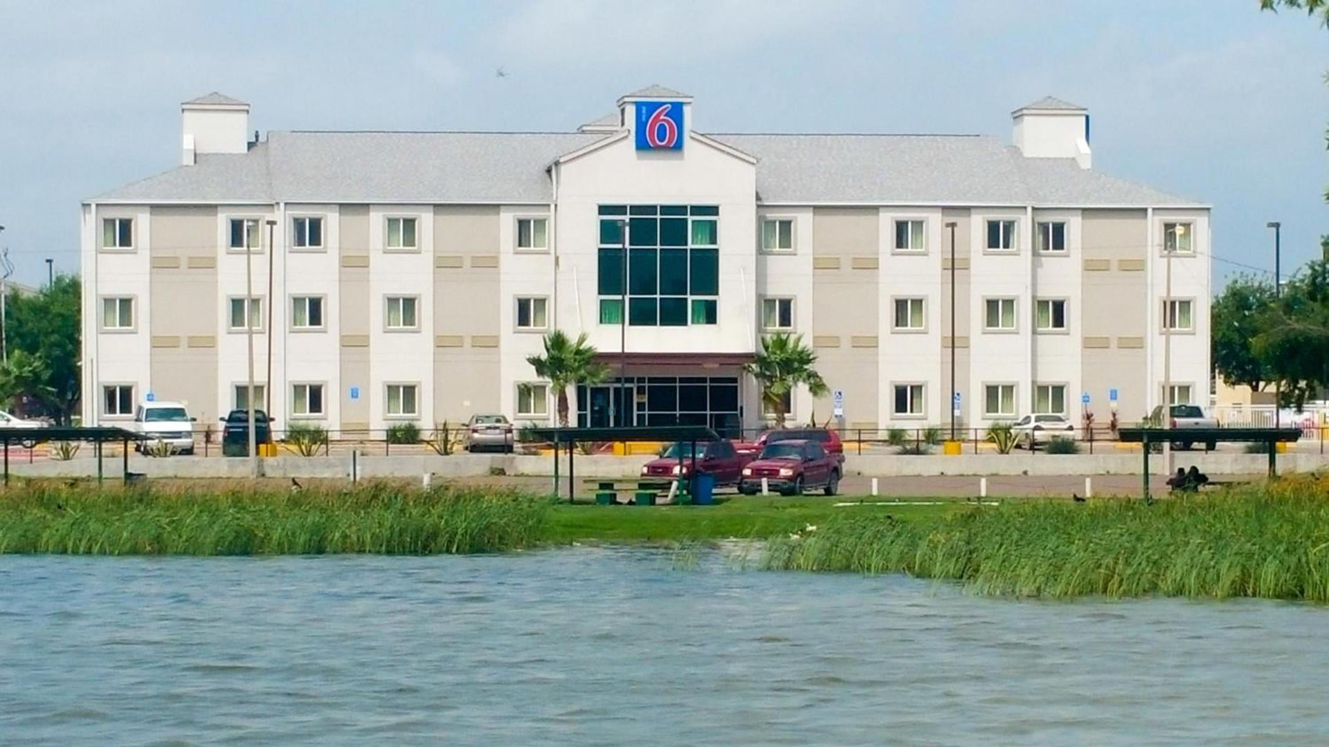 Motel 6-Eagle Pass, TX - Lakeside photo 27