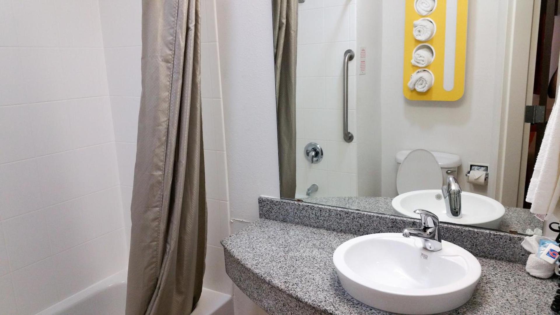 Motel 6-Eagle Pass, TX - Lakeside photo 32