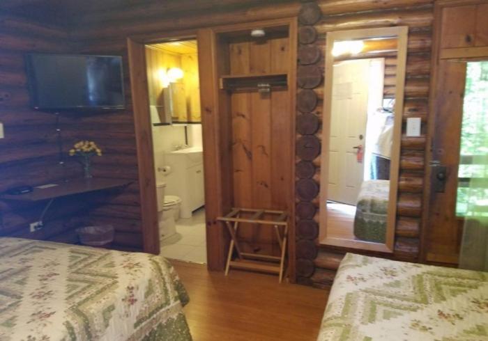 Seven Dwarfs Motel & Cabins photo 12