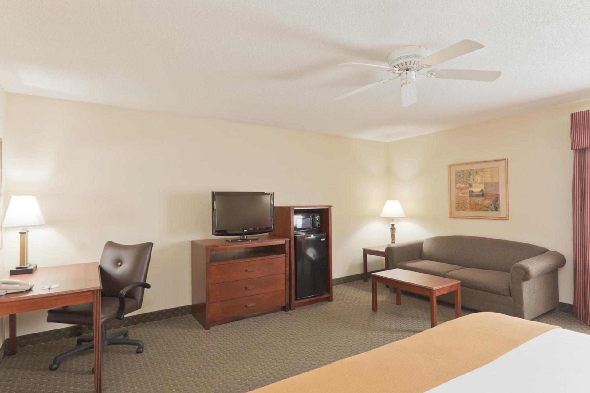 Holiday Inn Express Evansville - West by IHG photo 27