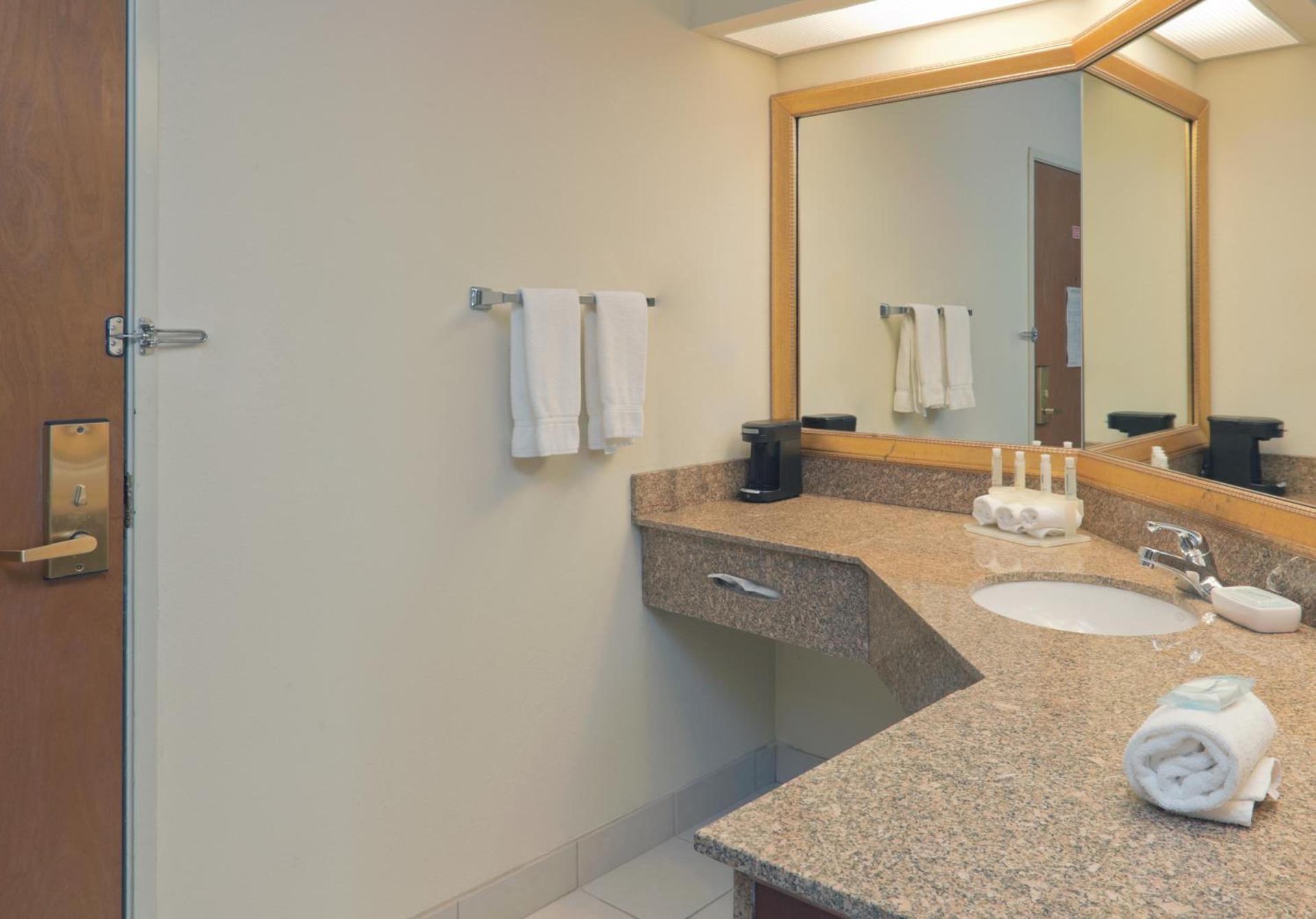 Holiday Inn Express Evansville - West by IHG photo 14