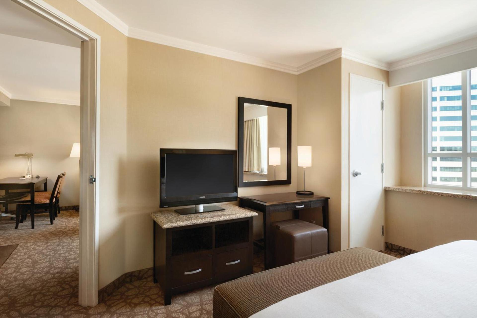 Embassy Suites Los Angeles Glendale photo 39