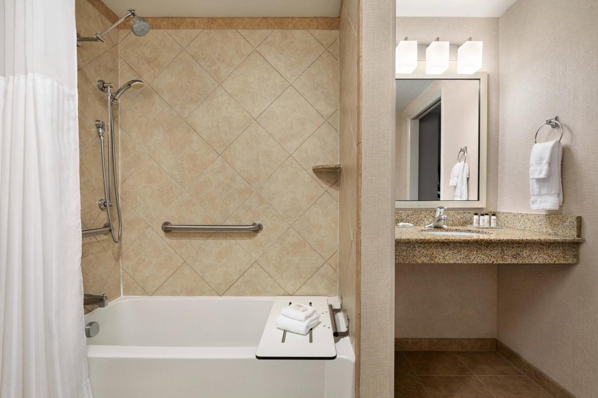 Delta Hotels by Marriott Helena Colonial photo 17