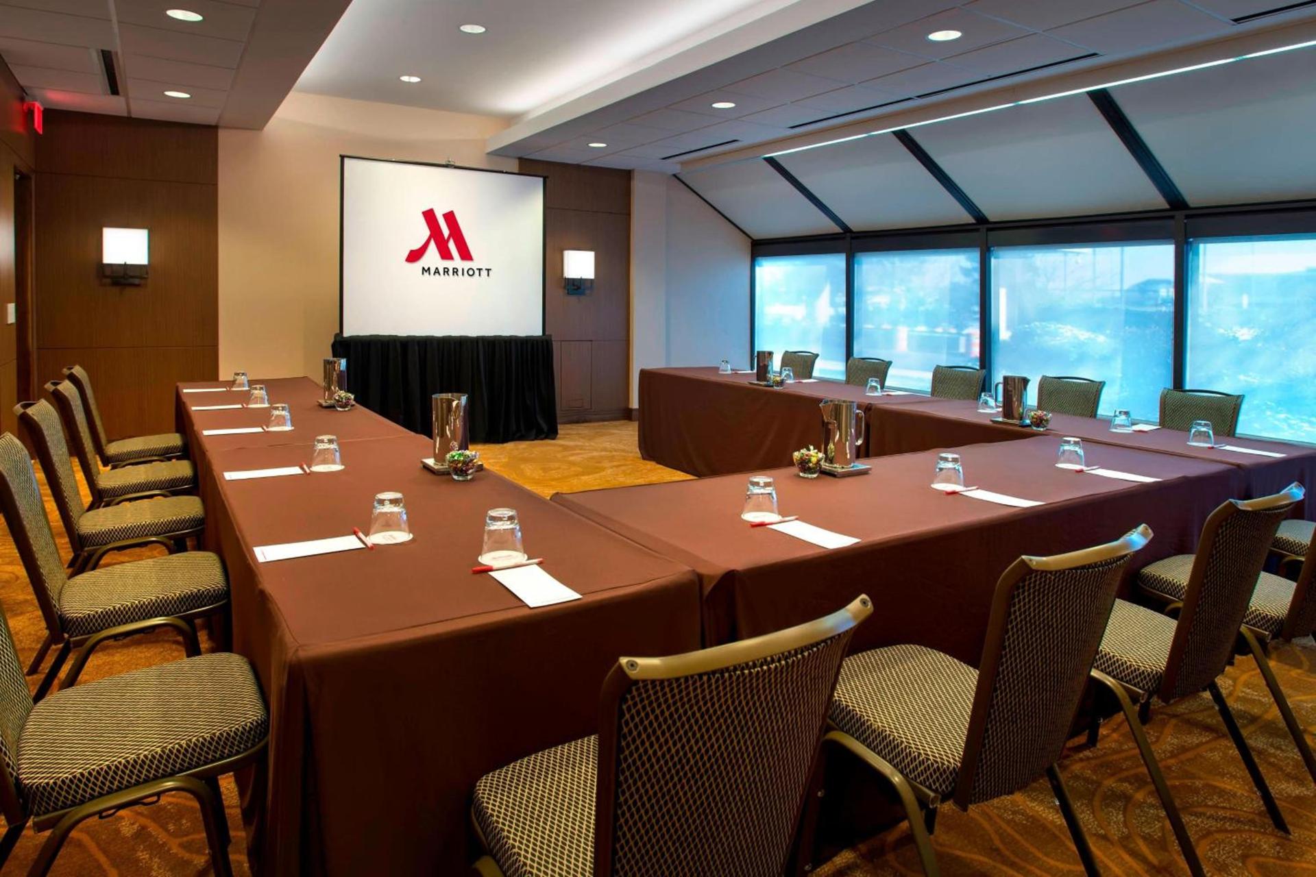 Newark Liberty International Airport Marriott photo 40