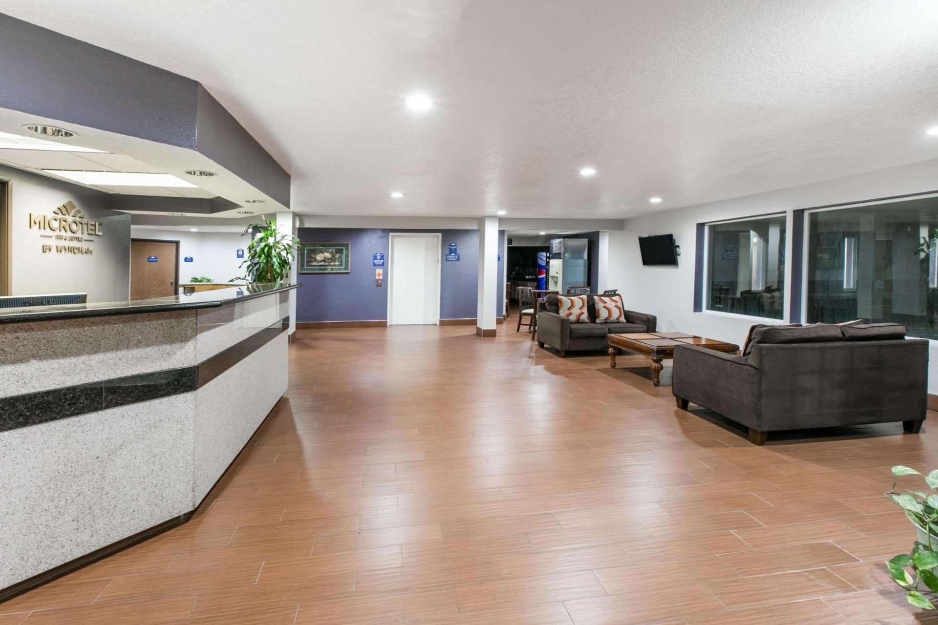 Microtel Inn & Suites by Wyndham Oklahoma City Airport photo 12