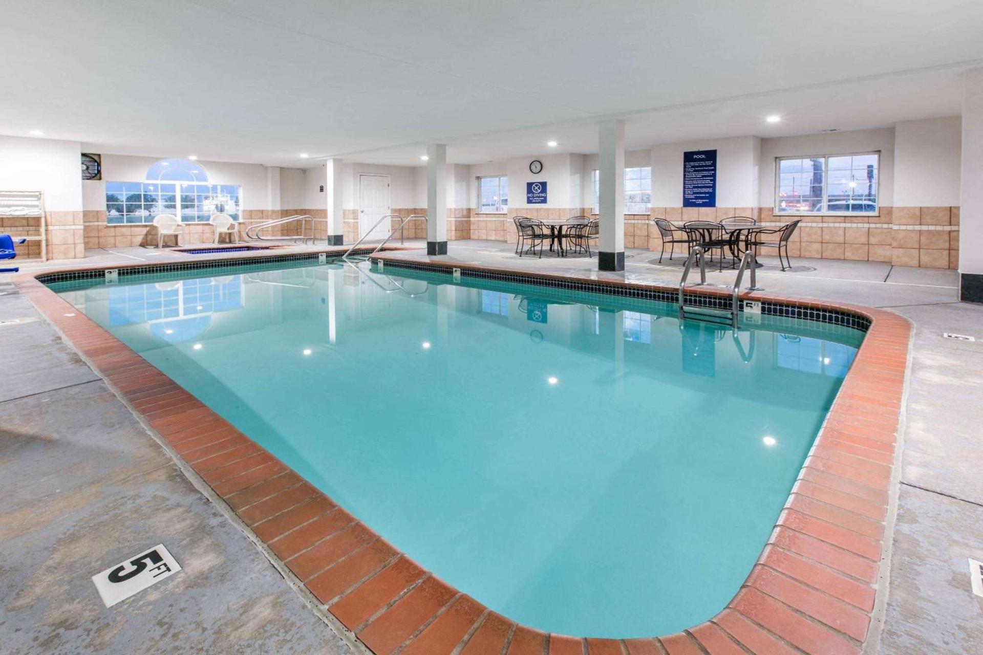 Microtel Inn & Suites by Wyndham Oklahoma City Airport photo 15