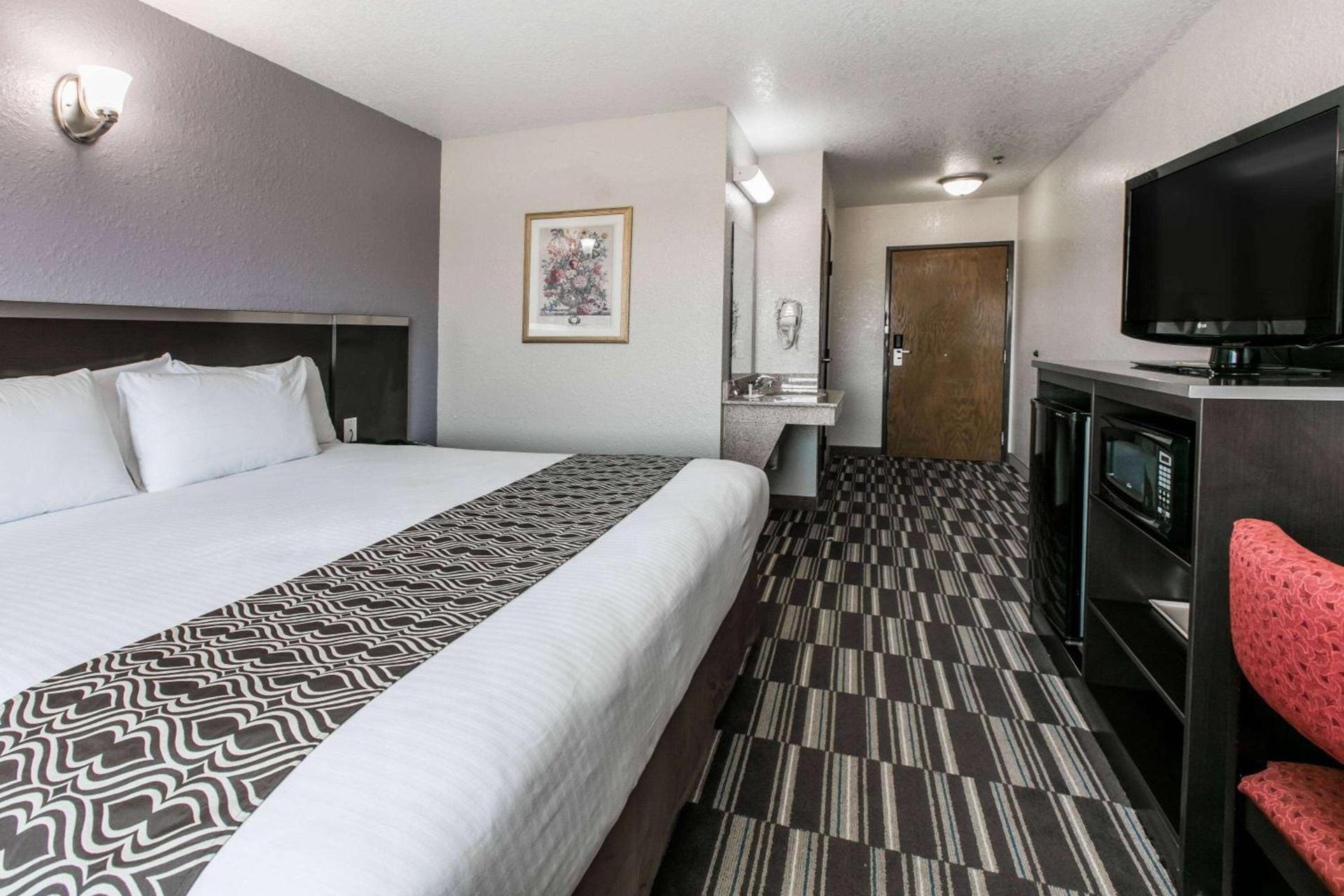 Microtel Inn & Suites by Wyndham Oklahoma City Airport photo 22