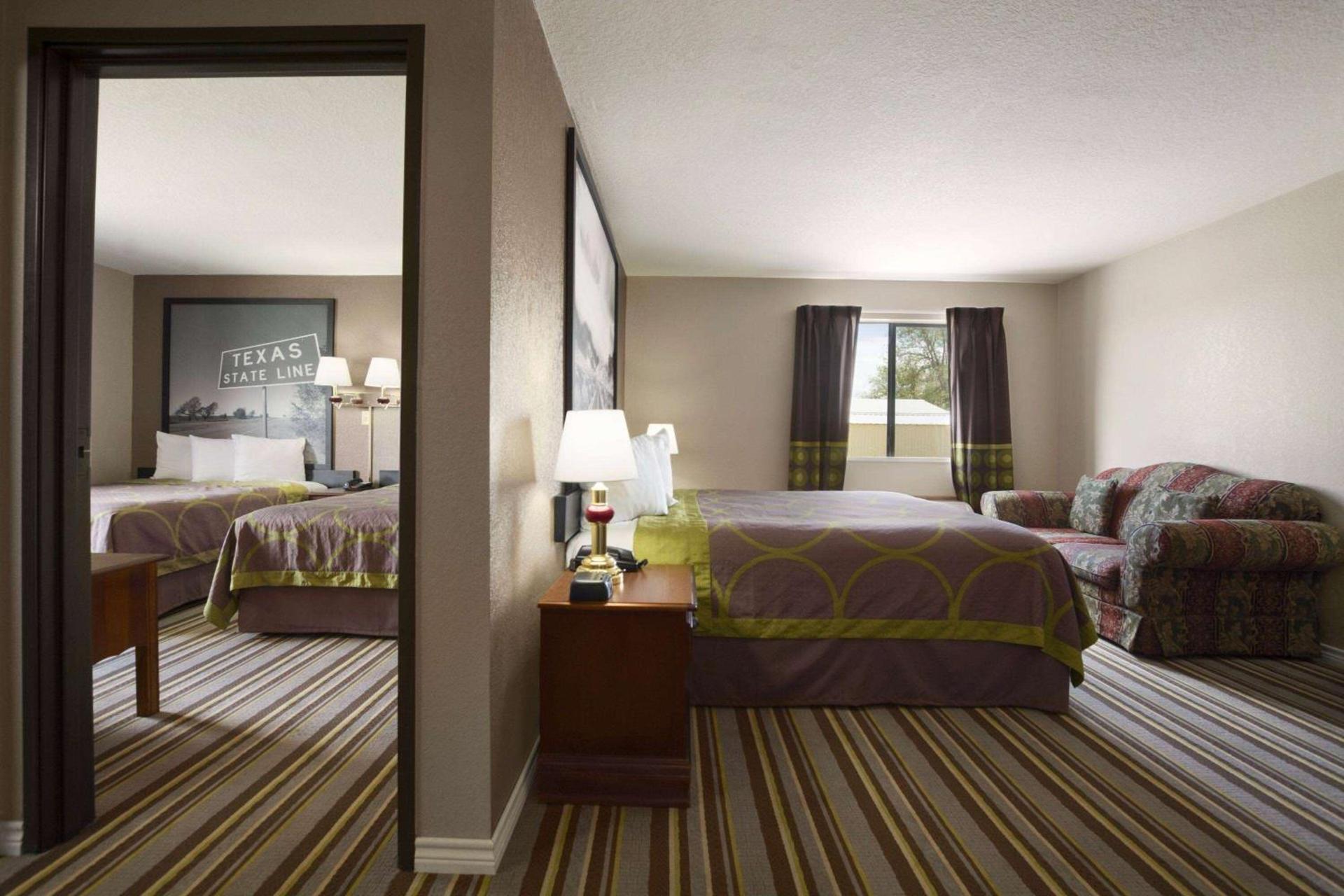 Super 8 by Wyndham Childress photo 16