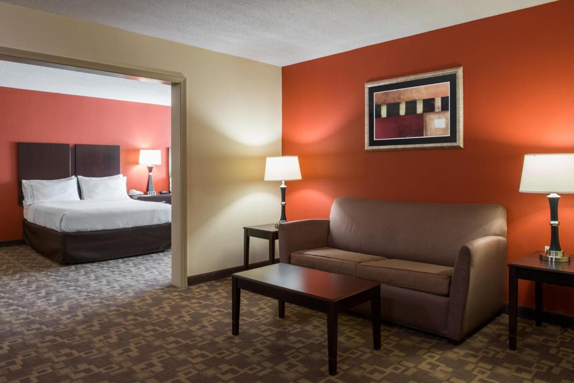 Holiday Inn Express & Suites Lexington Downtown Area-Keeneland by IHG photo 13