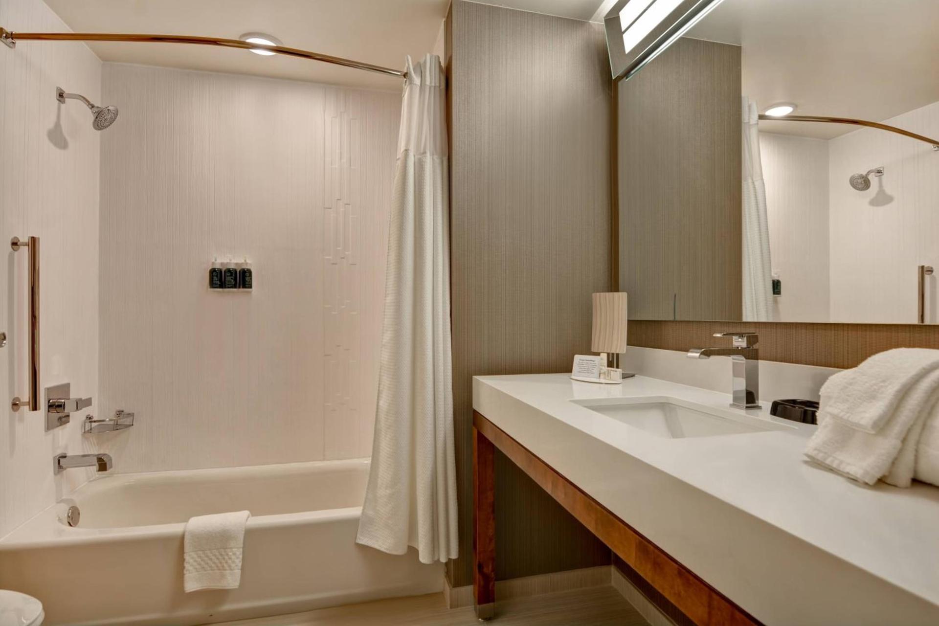 Courtyard by Marriott Bentonville Rogers Promenade photo 17