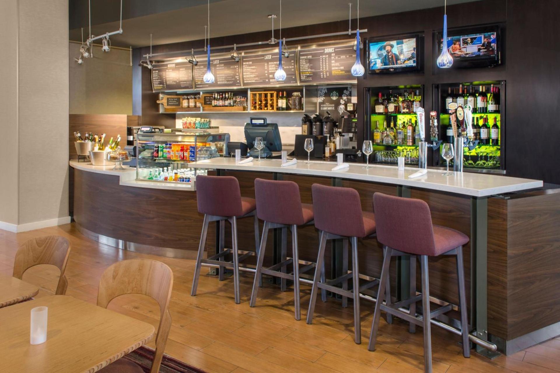 Courtyard by Marriott Newark Elizabeth photo 18