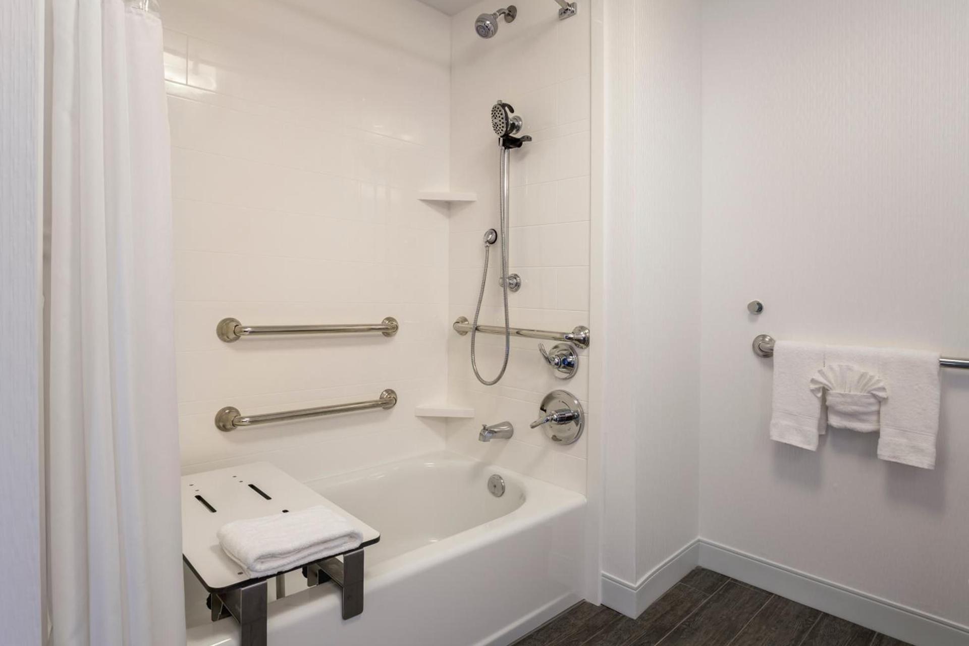 Hampton Inn & Suites San Diego-Poway photo 35