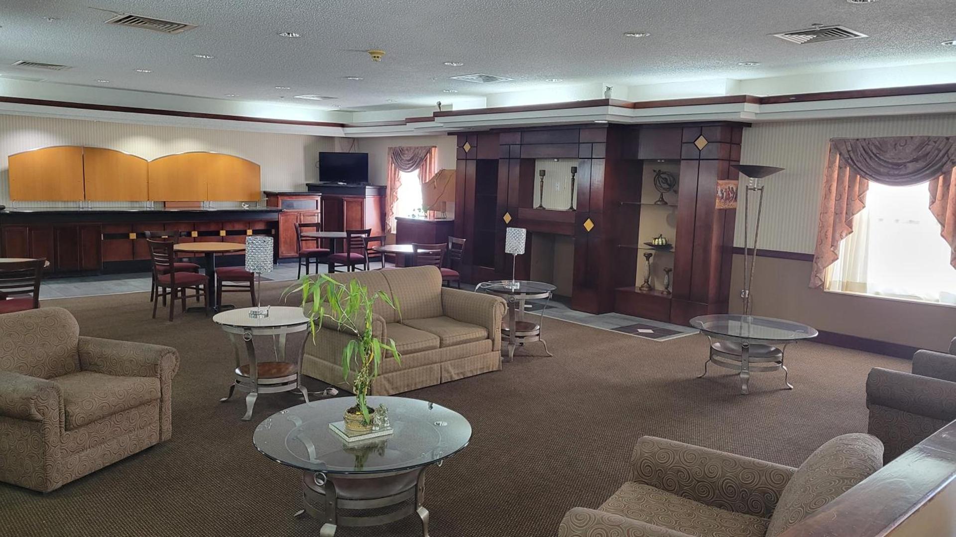 Days Inn by Wyndham Dodge City photo 33