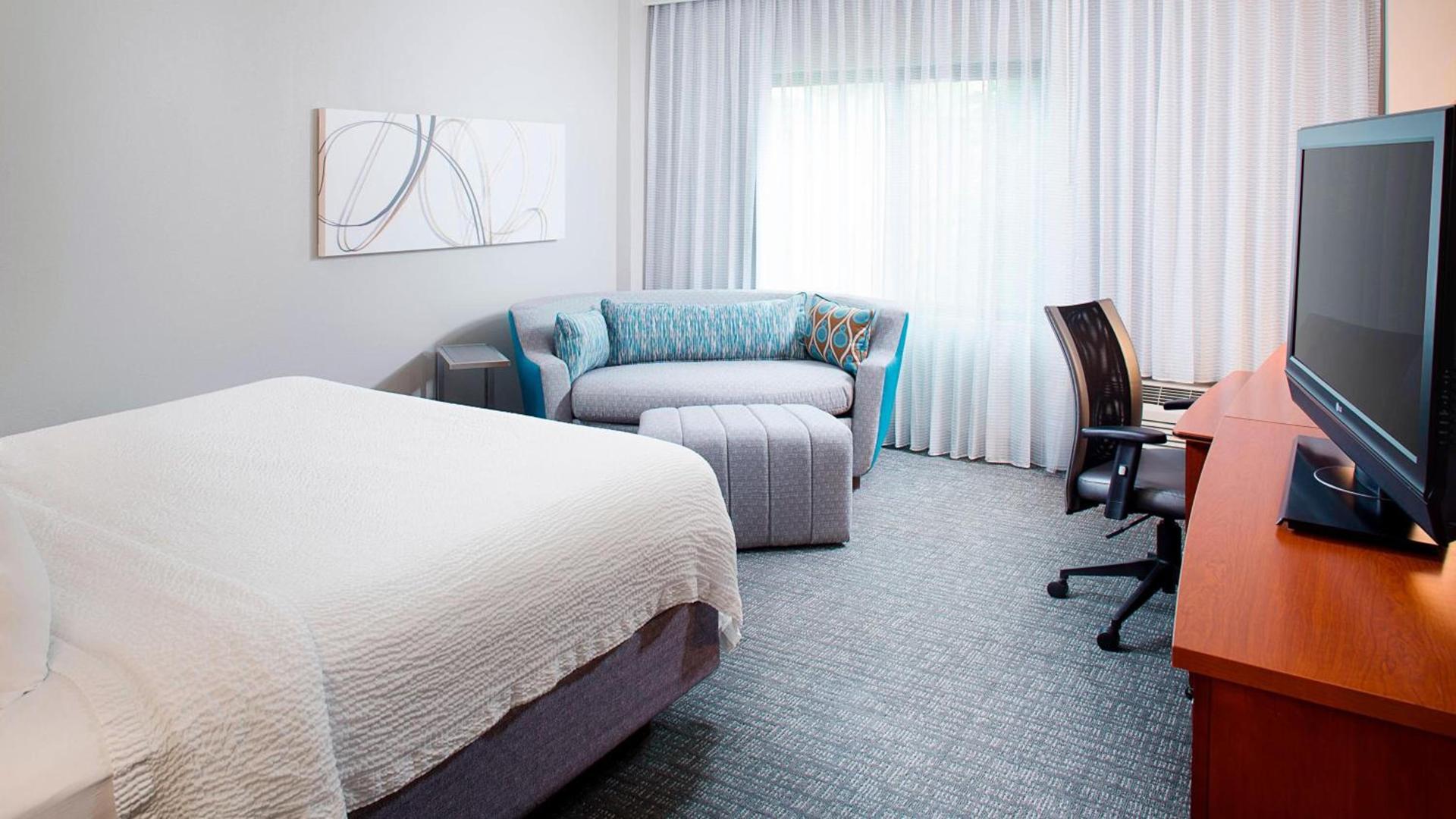 Courtyard by Marriott Roanoke Airport photo 24