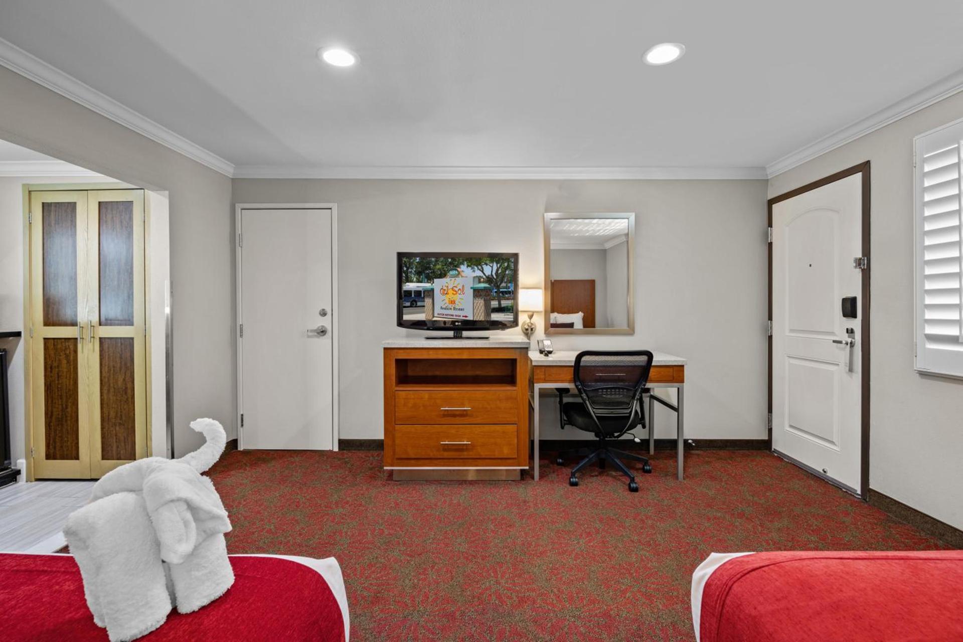 Del Sol Inn Anaheim photo 11