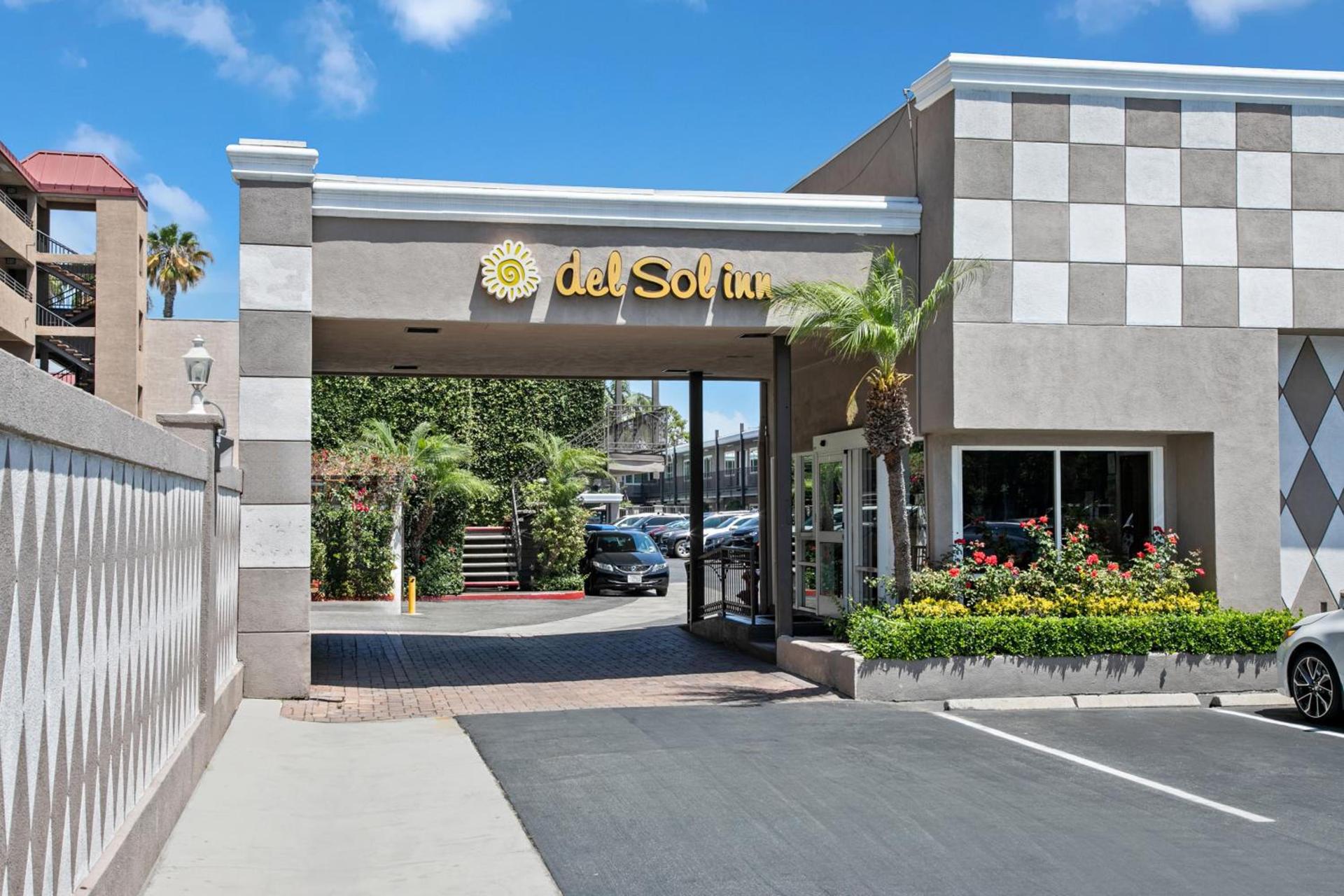 Del Sol Inn Anaheim photo 1