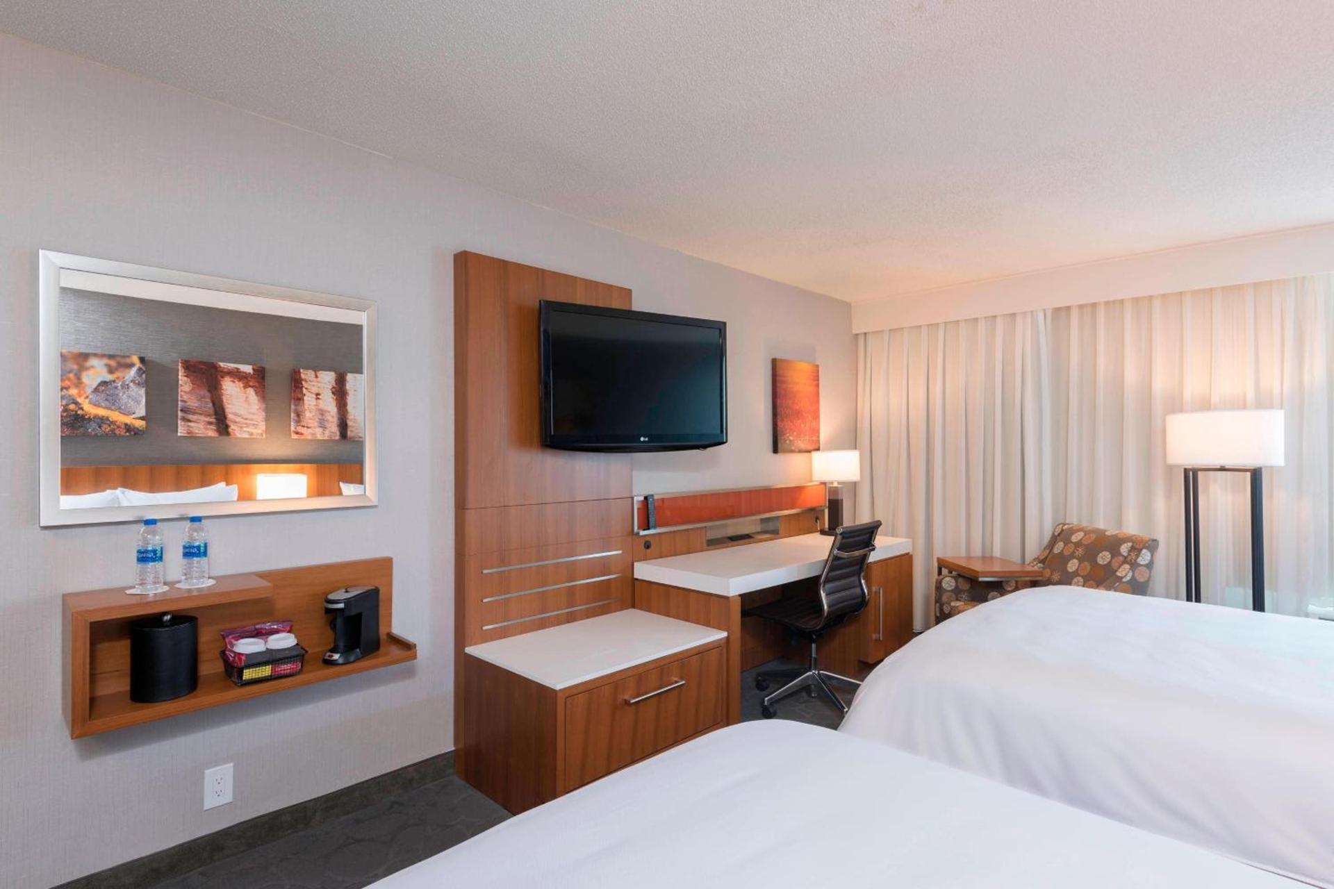 Sonesta Hotel Grand Rapids Airport photo 8
