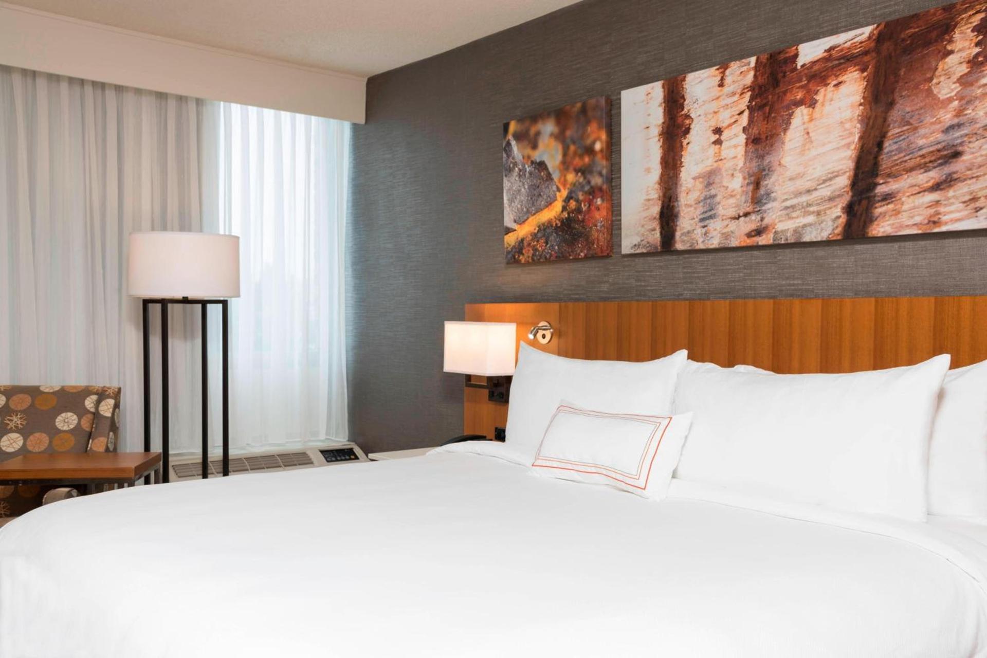 Sonesta Hotel Grand Rapids Airport photo 9