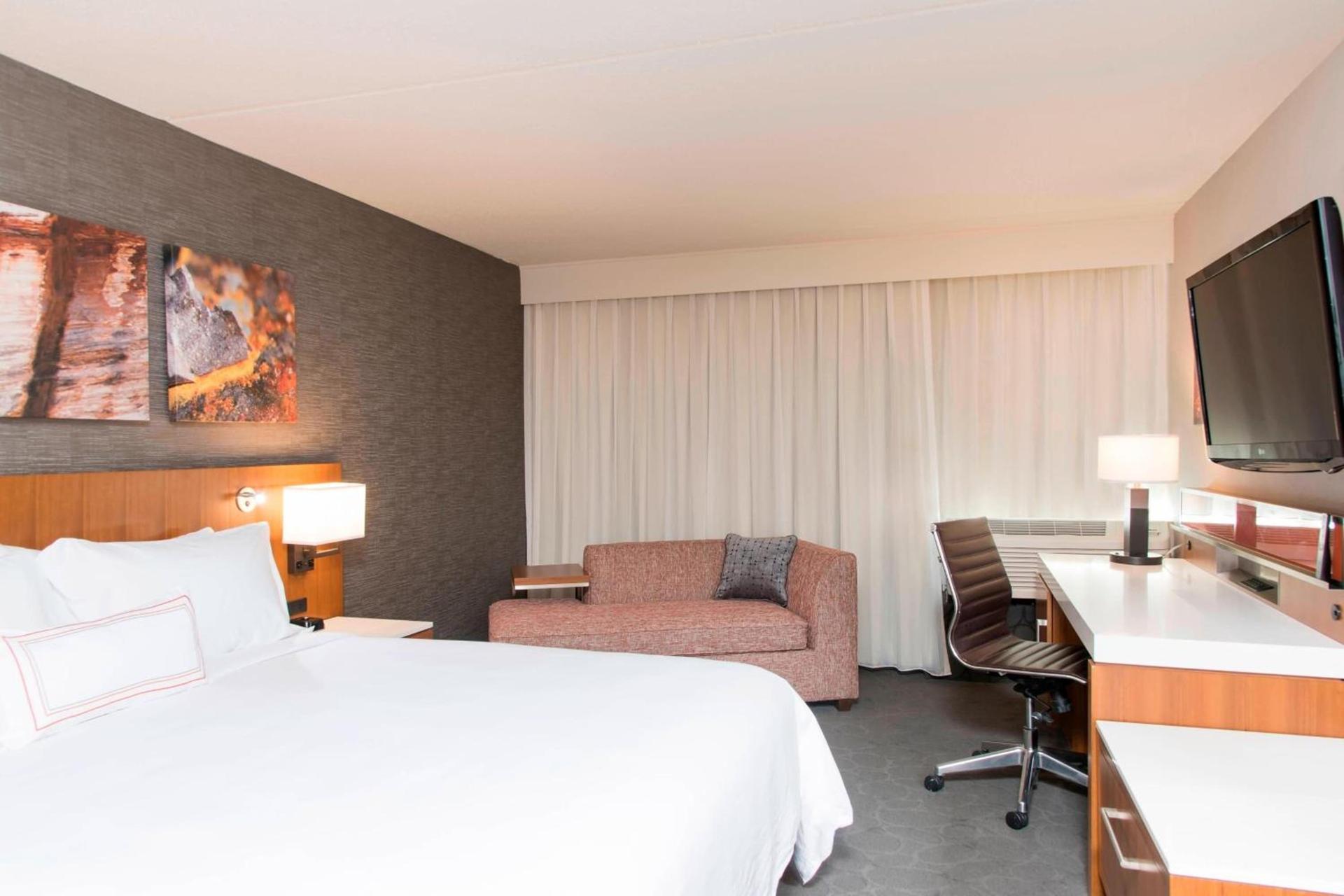 Sonesta Hotel Grand Rapids Airport photo 11