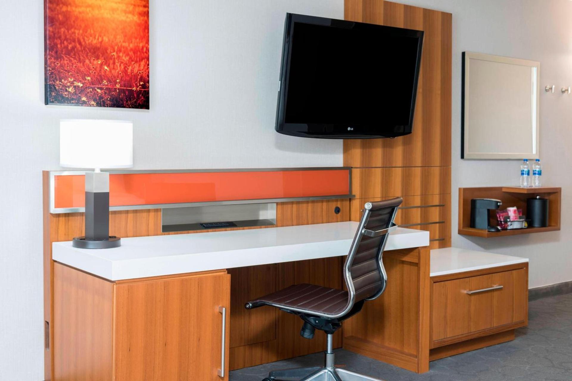 Sonesta Hotel Grand Rapids Airport photo 13
