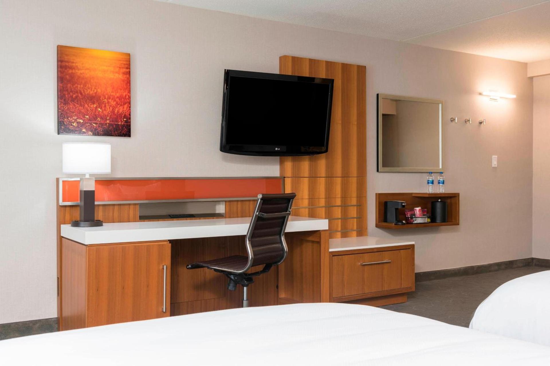 Sonesta Hotel Grand Rapids Airport photo 14