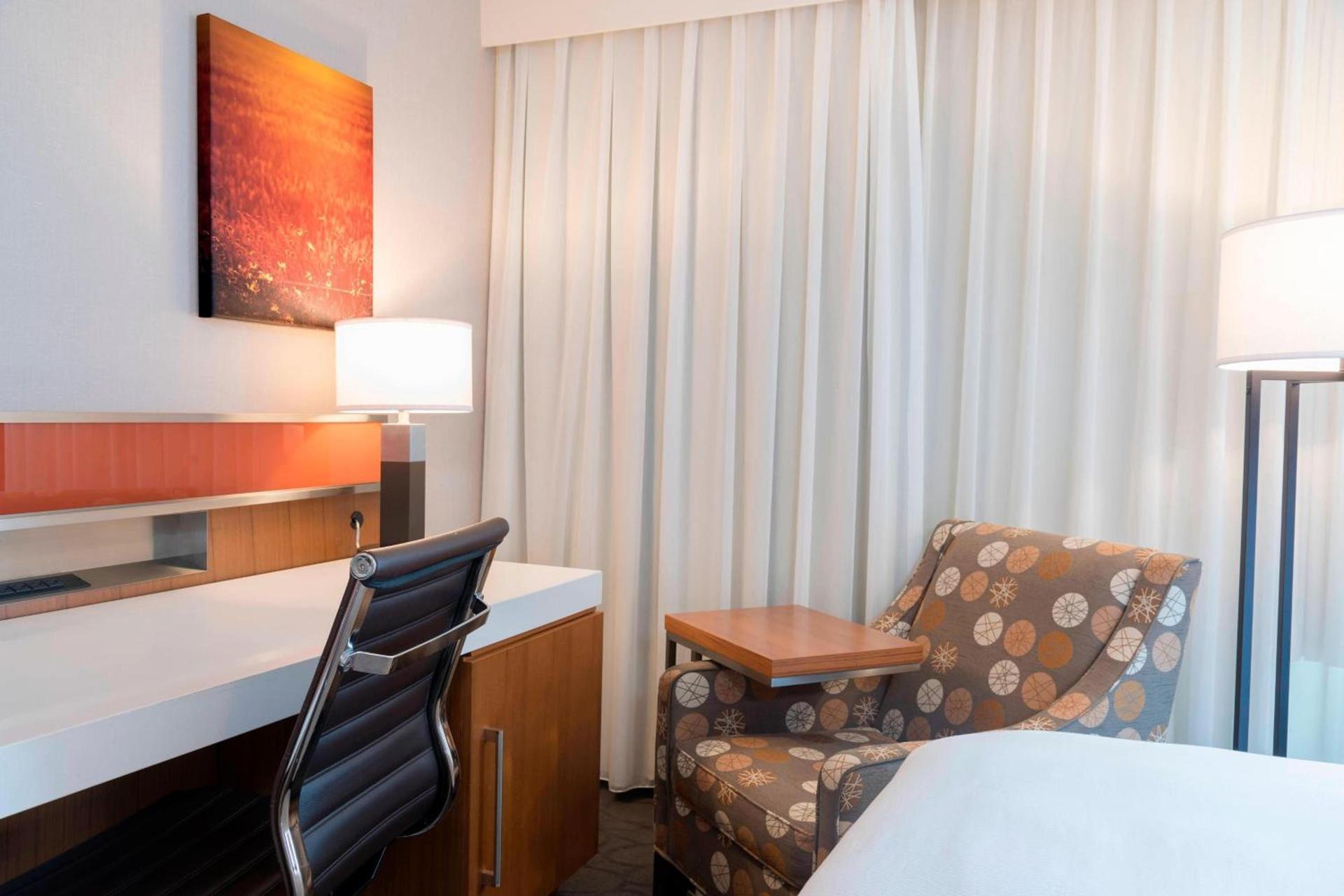 Sonesta Hotel Grand Rapids Airport photo 15