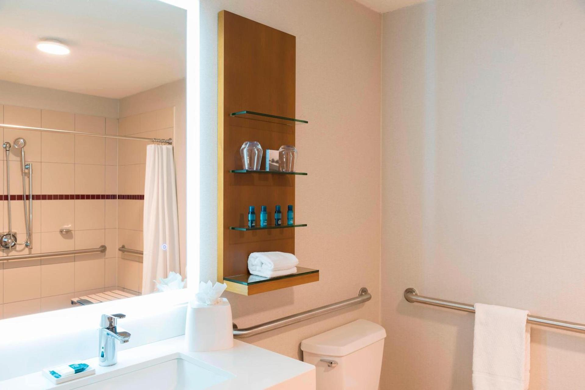 Sonesta Hotel Grand Rapids Airport photo 18