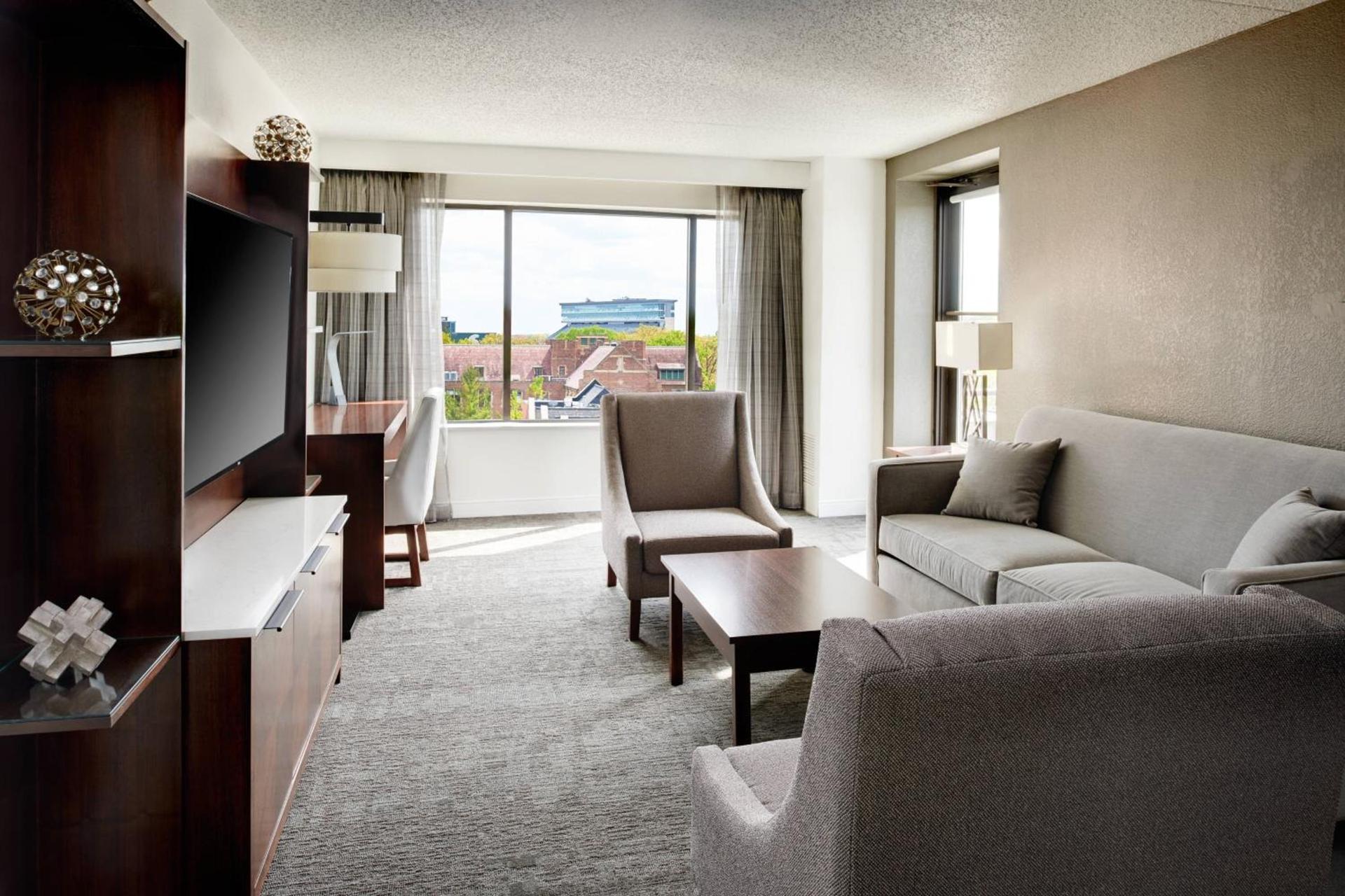 Marriott East Lansing at University Place photo 21