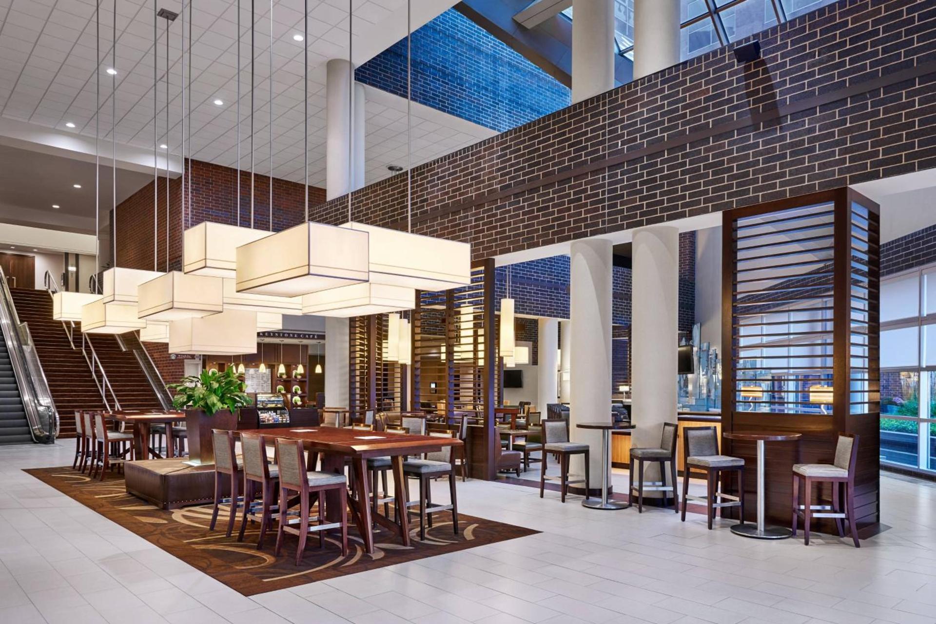 Sheraton Indianapolis Hotel at Keystone Crossing photo 3