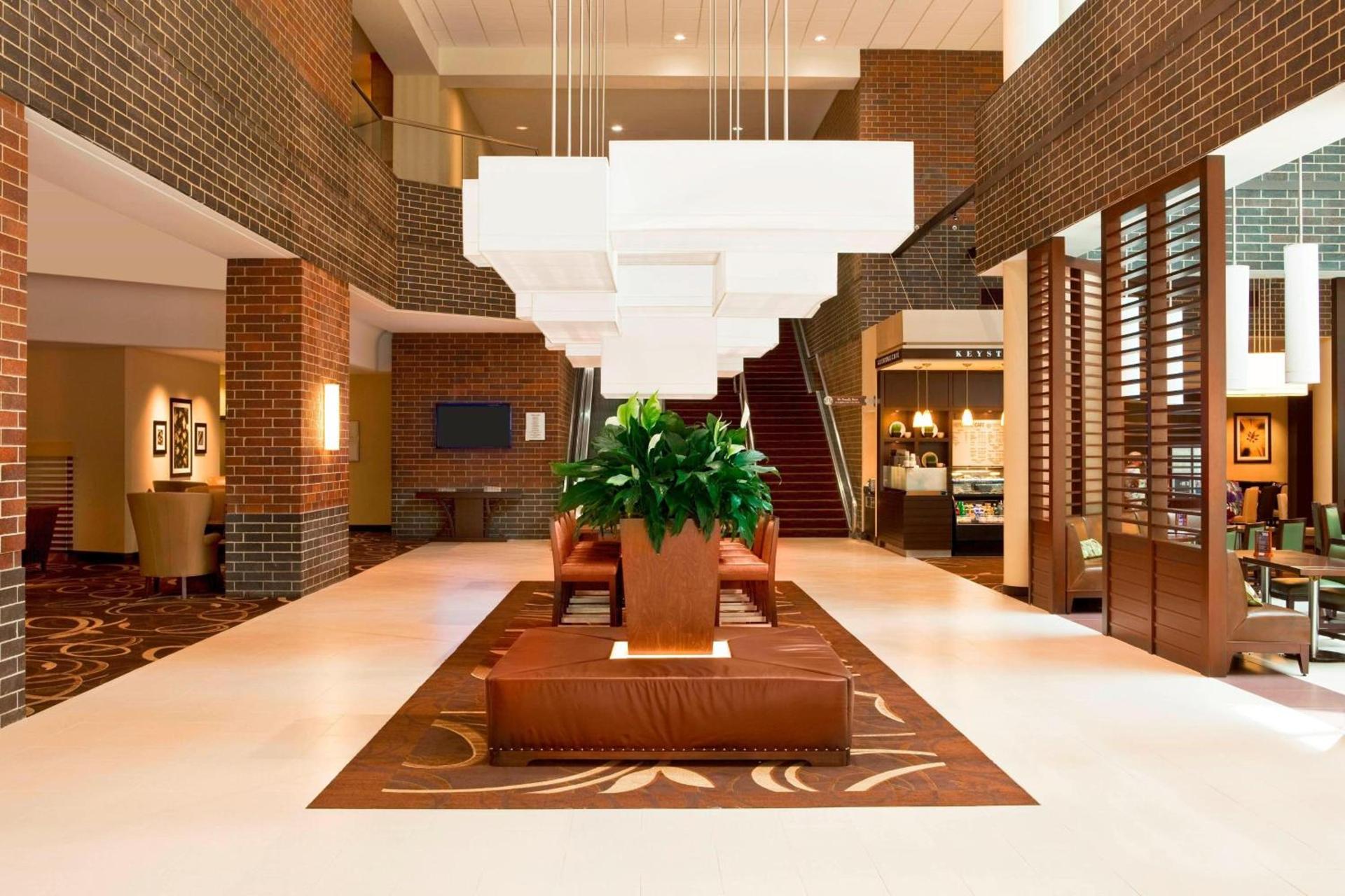 Sheraton Indianapolis Hotel at Keystone Crossing photo 5