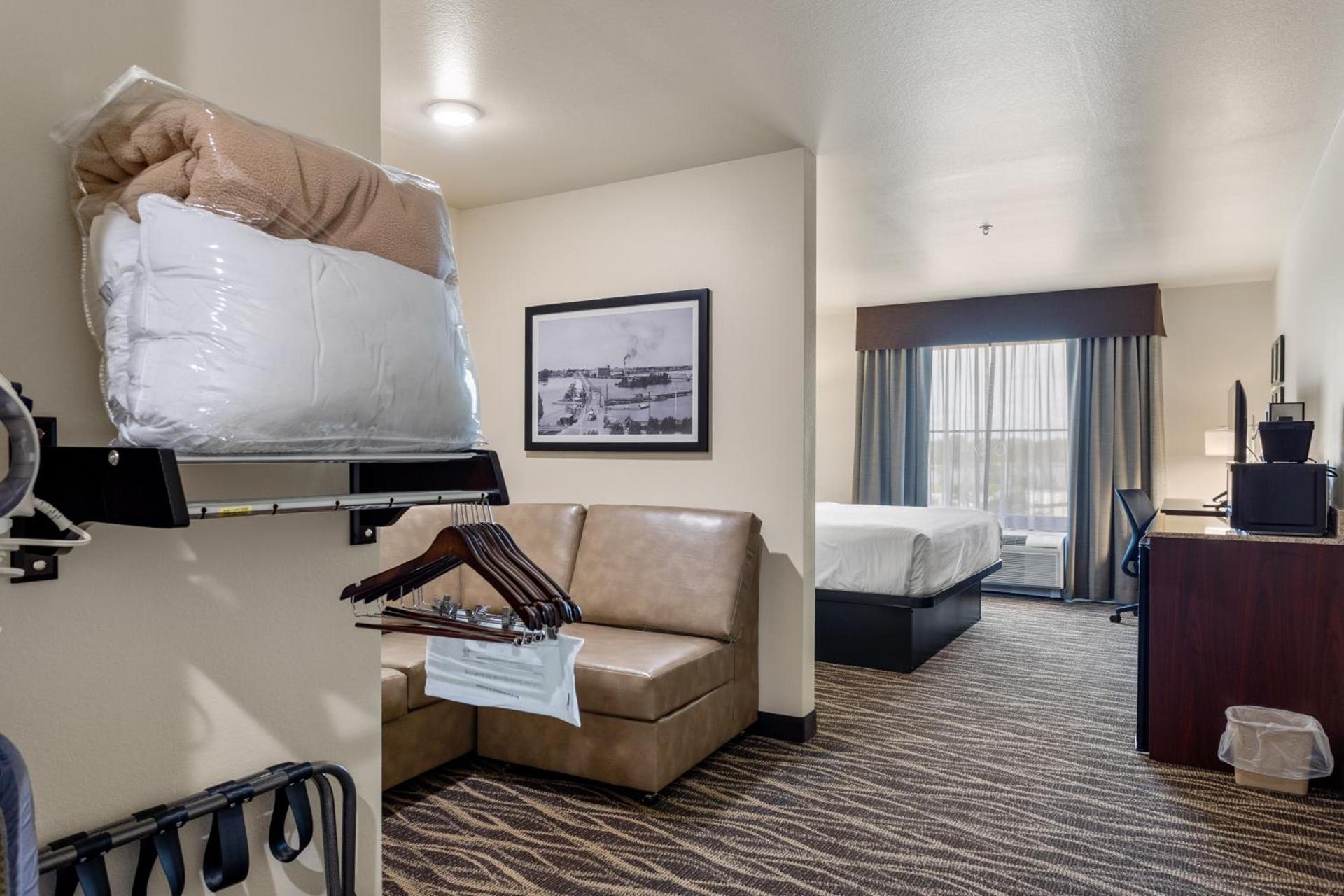 Cobblestone Hotel & Suites - De Pere Green Bay photo 16