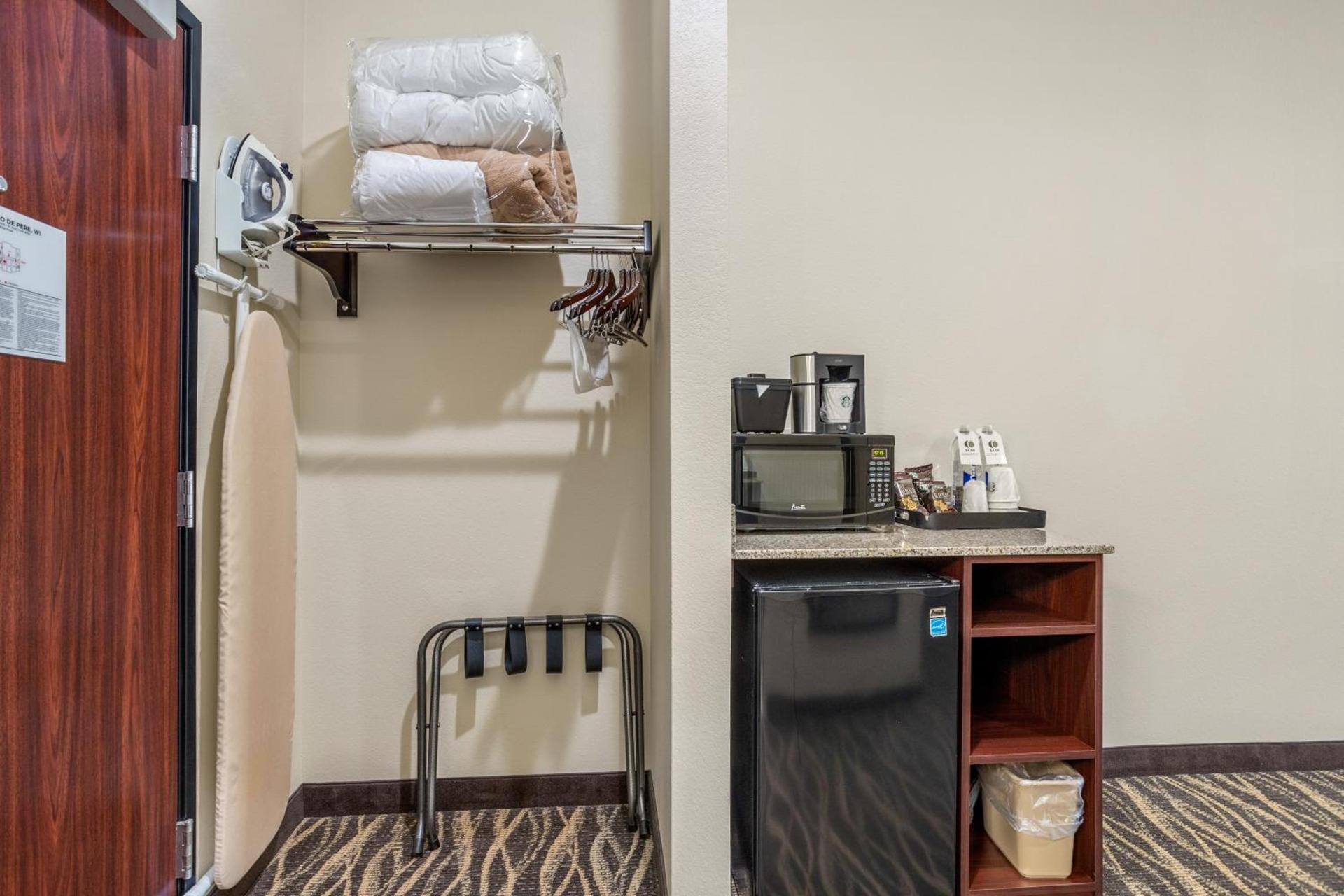 Cobblestone Hotel & Suites - De Pere Green Bay photo 52