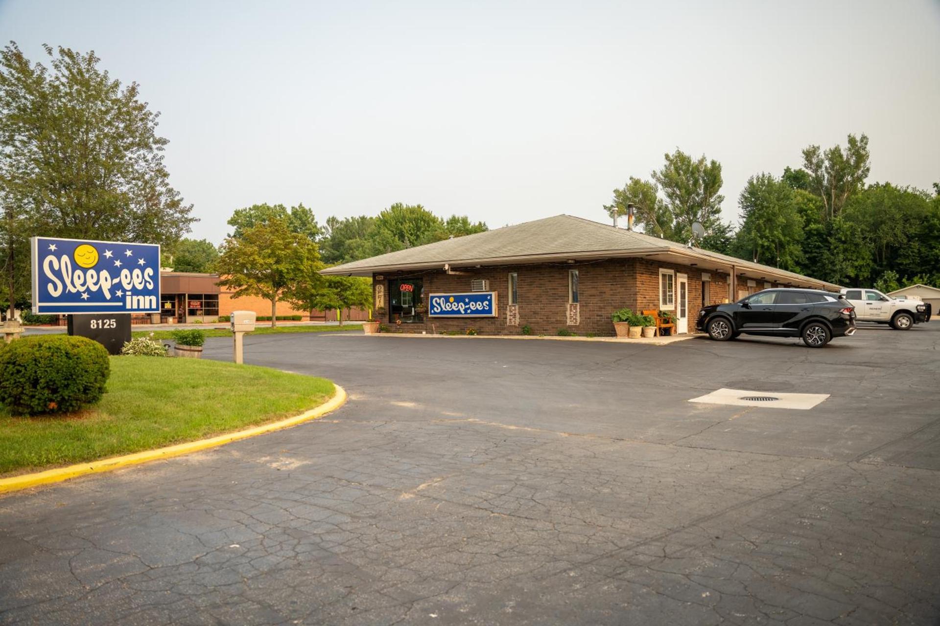 Sleep-ees Inn, Saginaw & Frankenmuth photo 1