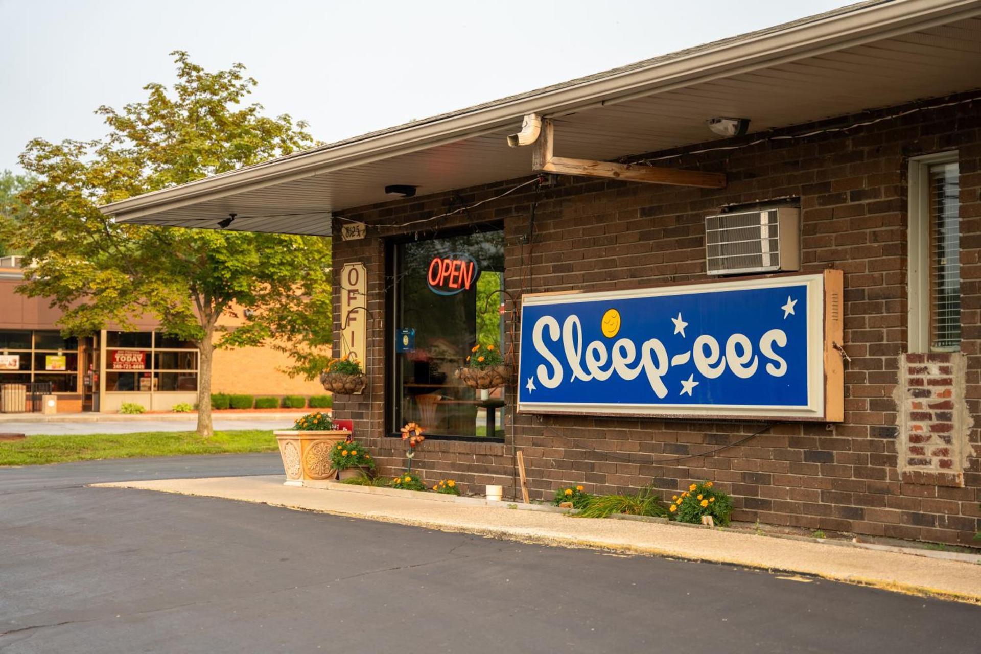 Sleep-ees Inn, Saginaw & Frankenmuth photo 2