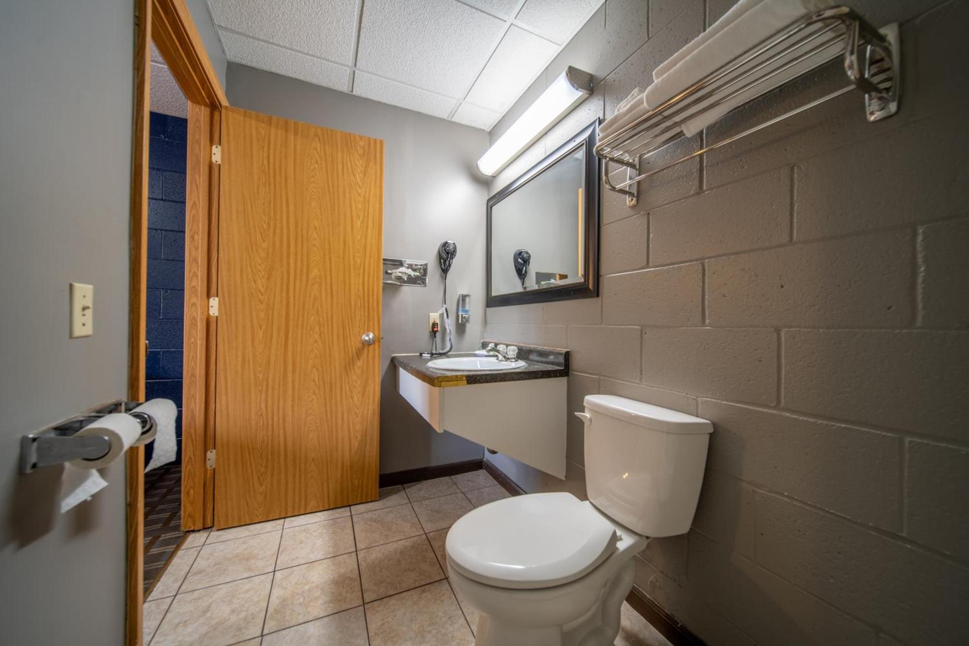 Sleep-ees Inn, Saginaw & Frankenmuth photo 13