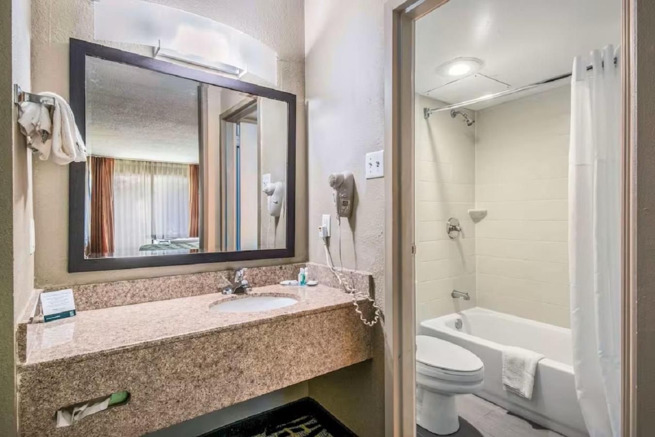 Quality Inn & Suites York East photo 47