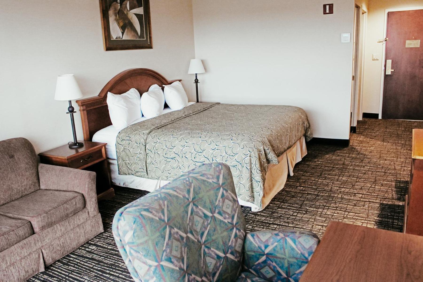 Hotel Topeka at City Center photo 10