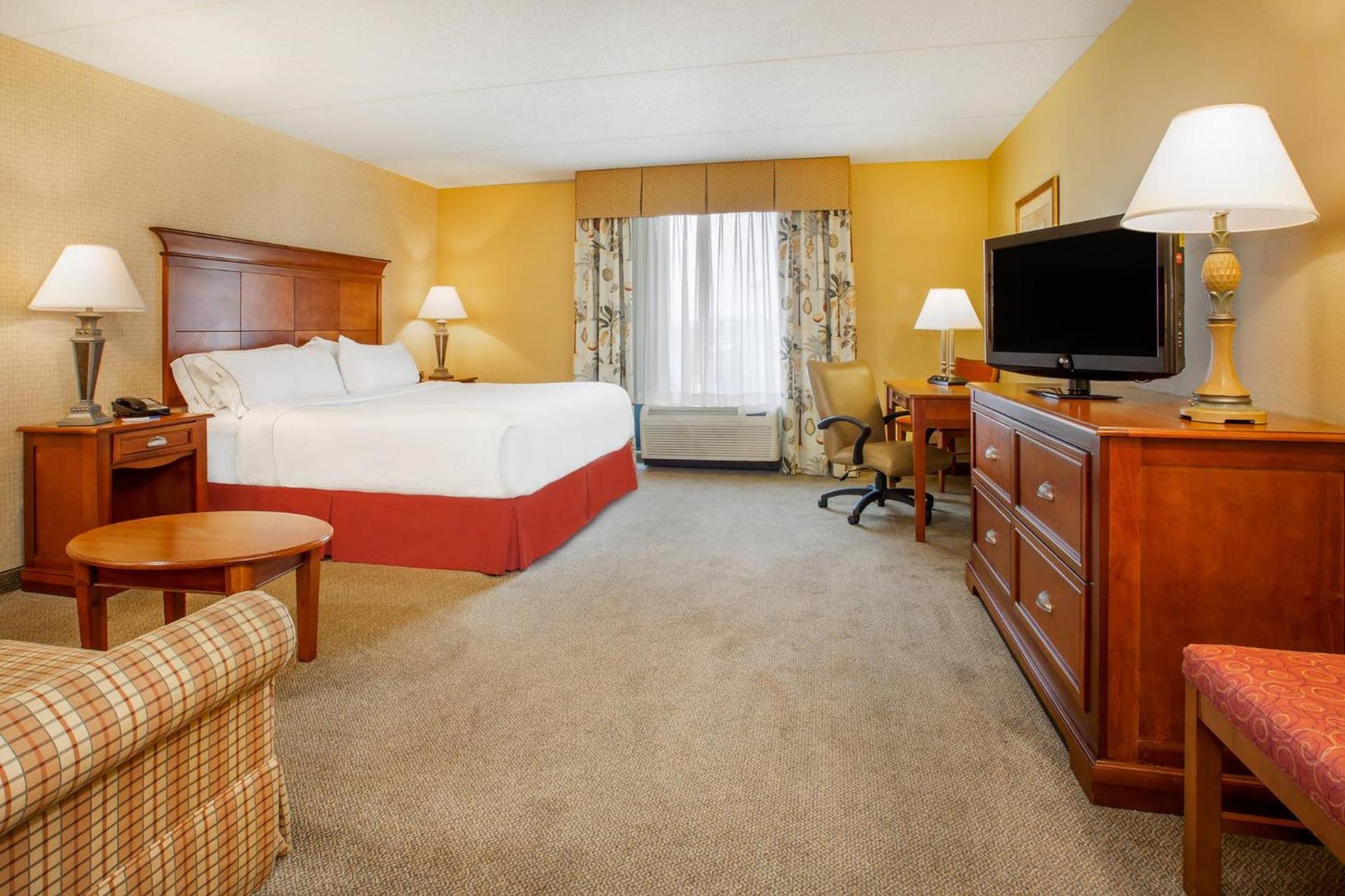 Holiday Inn Express & Suites Bloomington by IHG photo 23