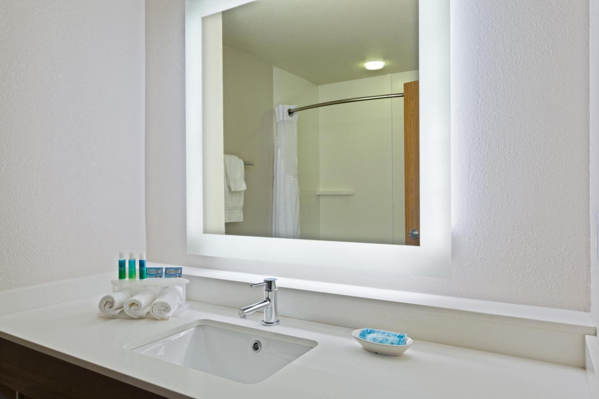 Holiday Inn Express & Suites Tavares by IHG photo 3