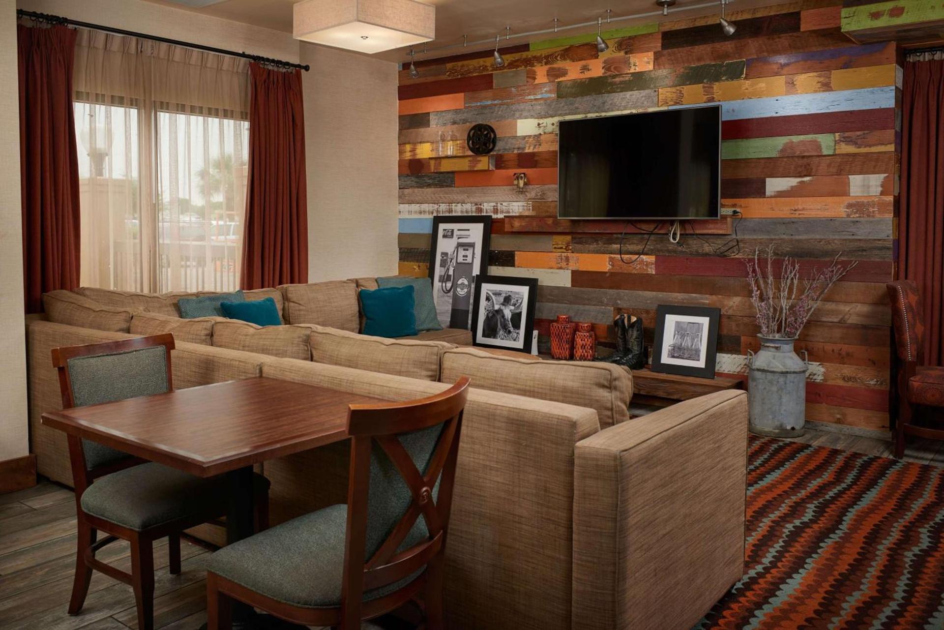 Hampton Inn Beaumont photo 9