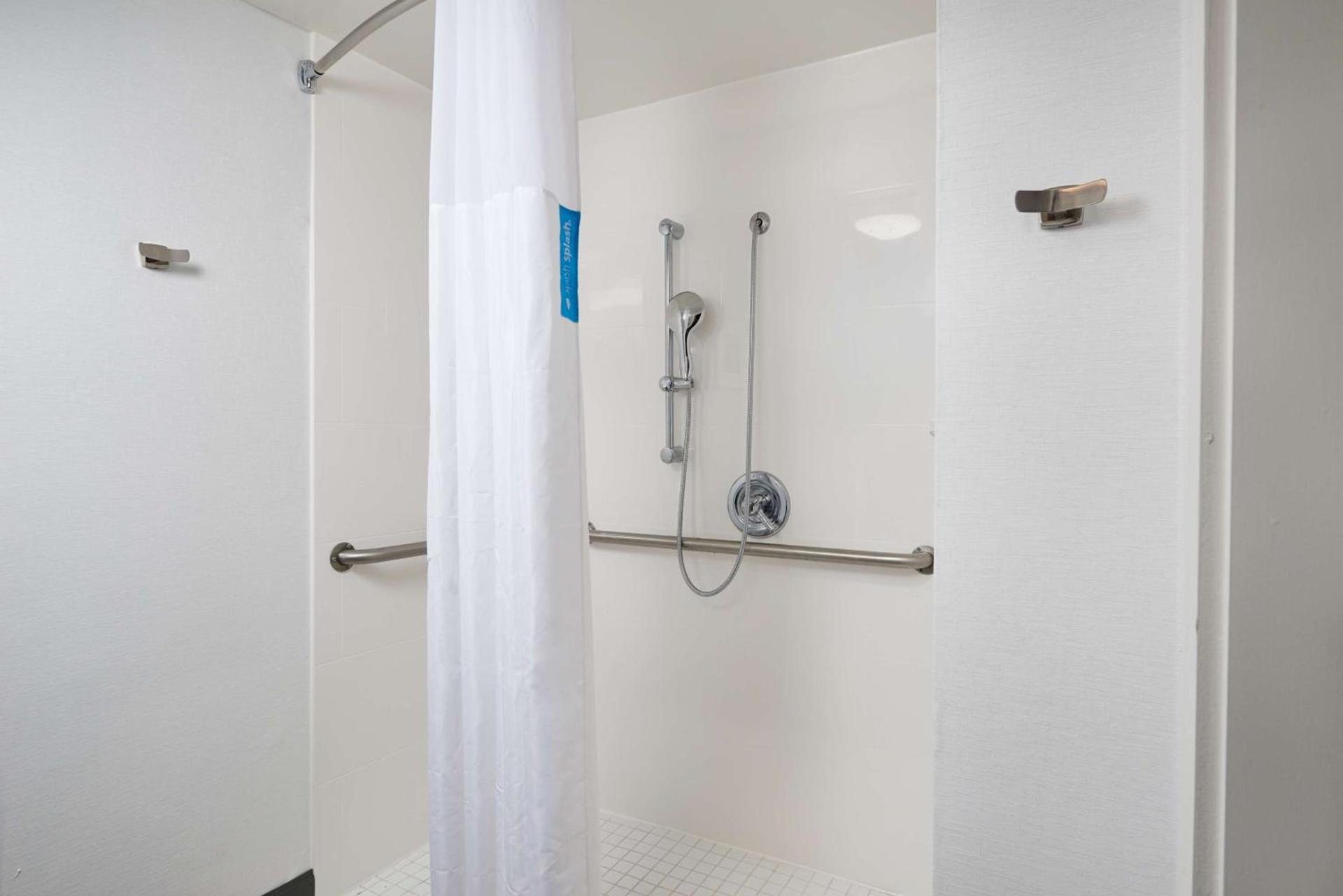 Hampton Inn Beaumont photo 16