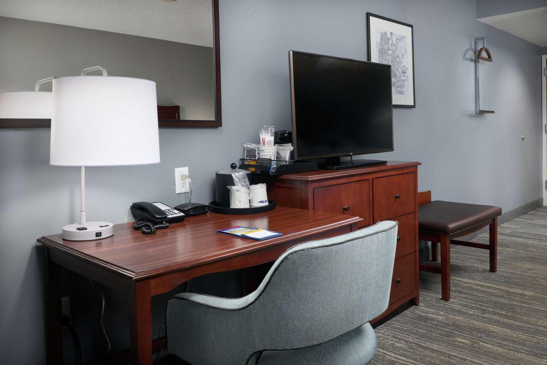 Hampton Inn Beaumont photo 28