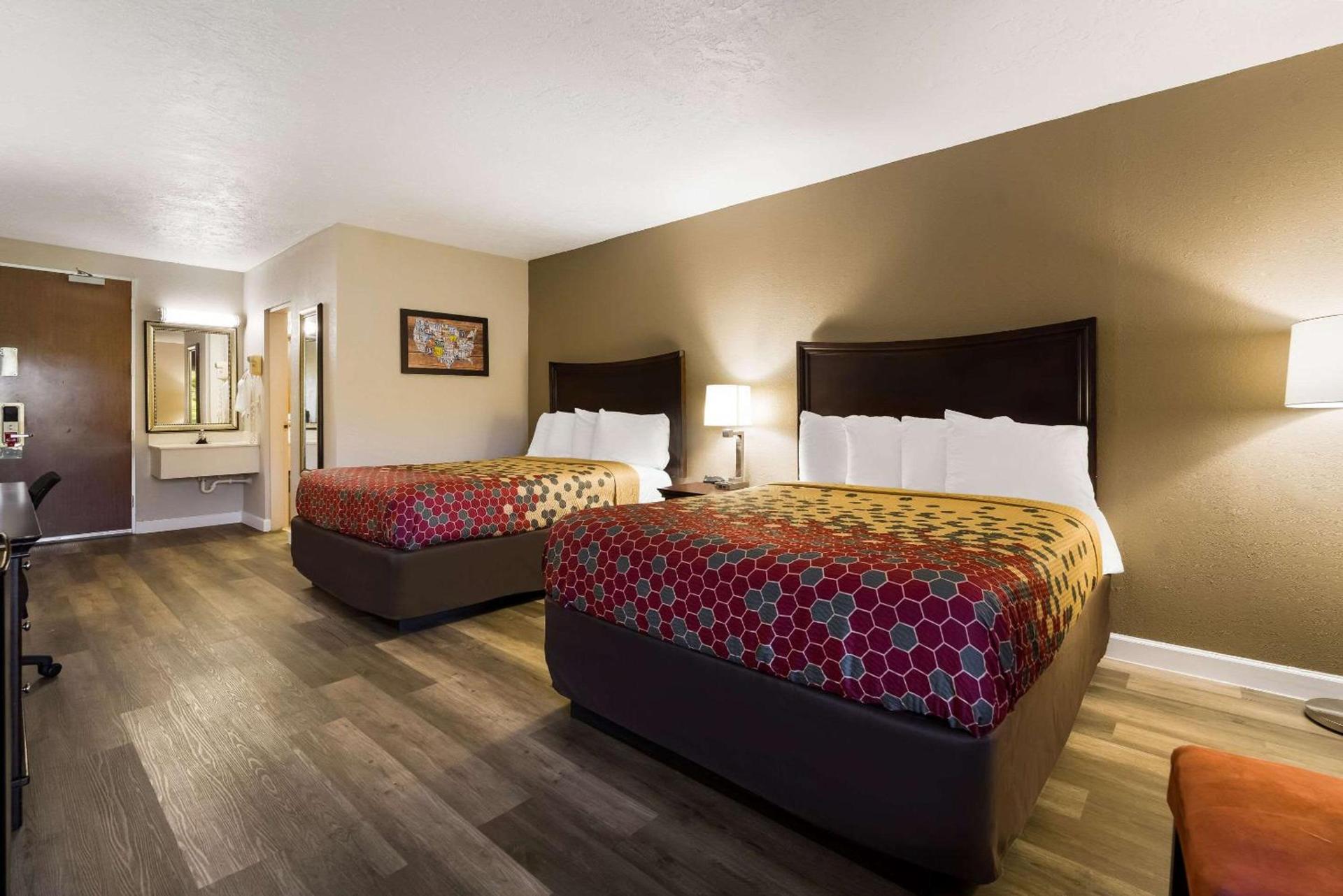 Perry Inn & Suites National Fairground I 75 photo 12