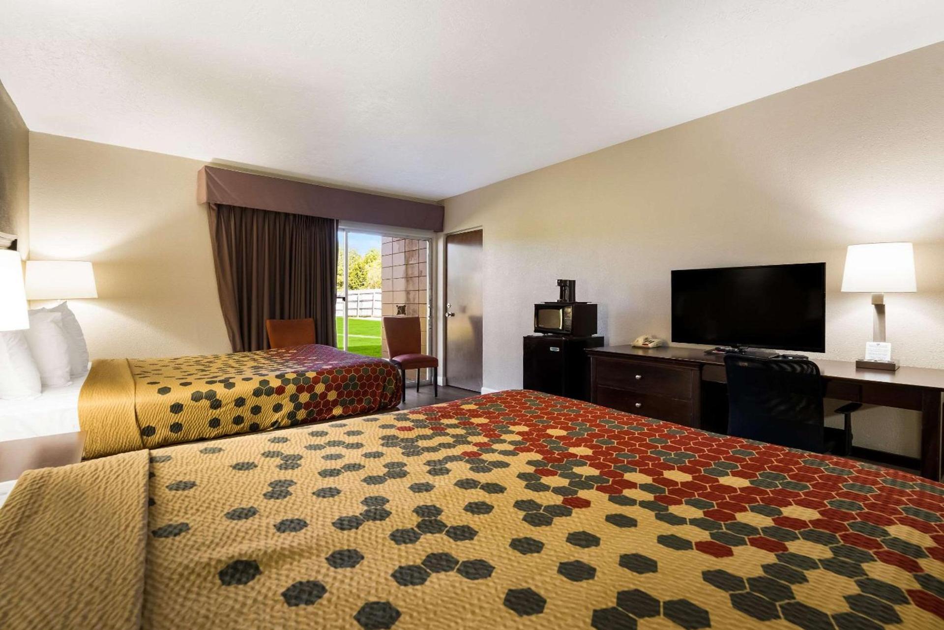 Perry Inn & Suites National Fairground I 75 photo 15