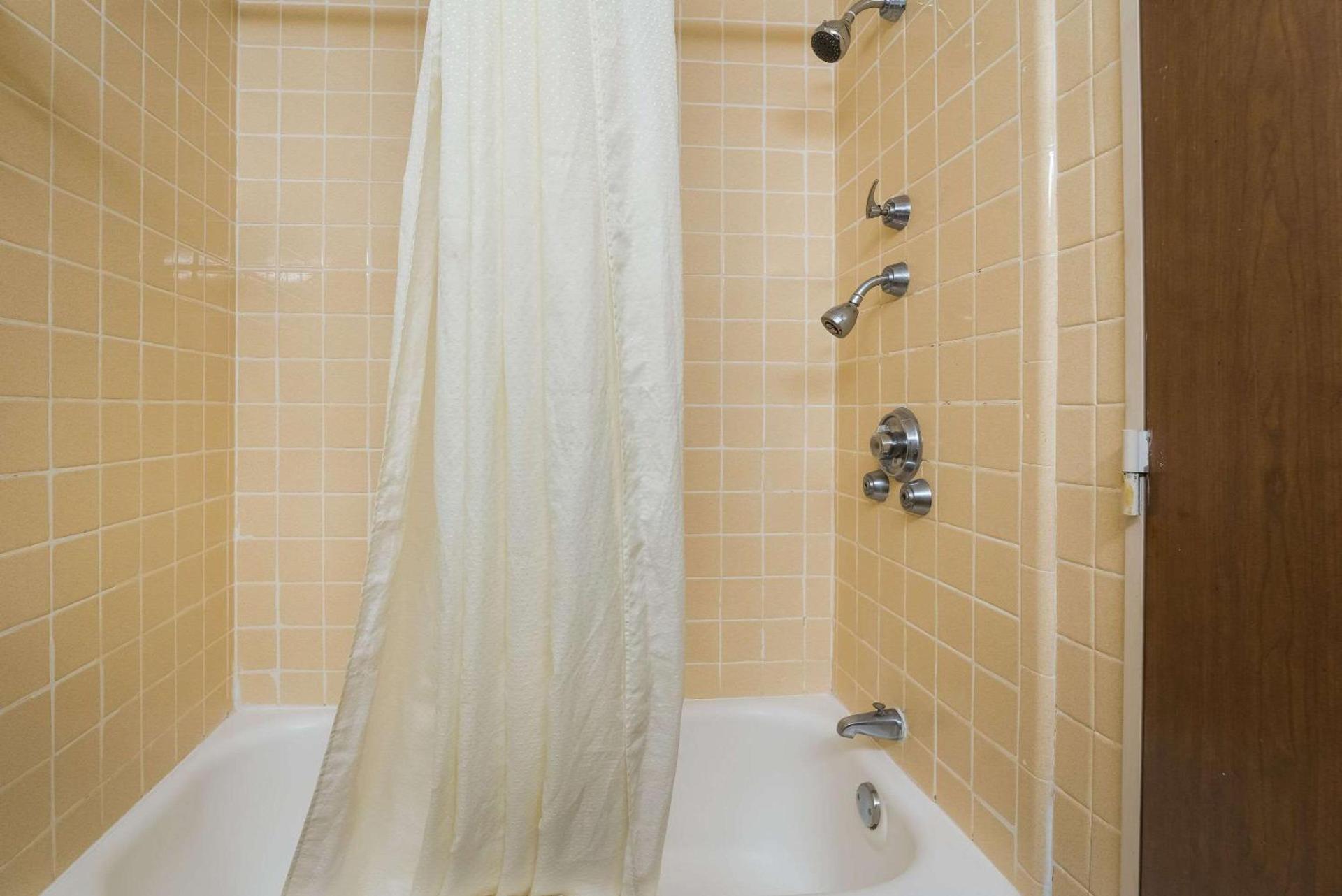 Perry Inn & Suites National Fairground I 75 photo 17
